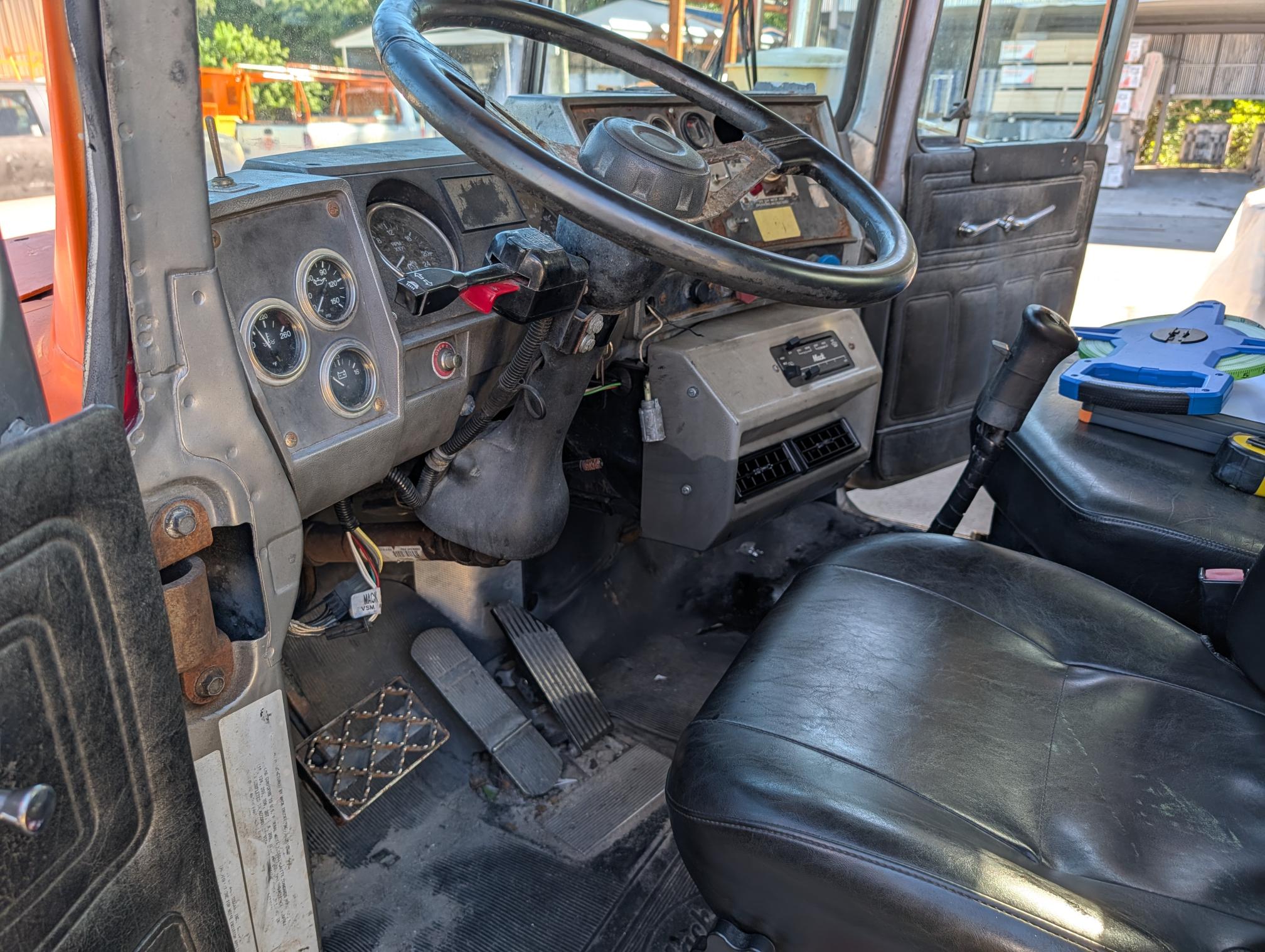 2003 MACK RD688S - Image 8