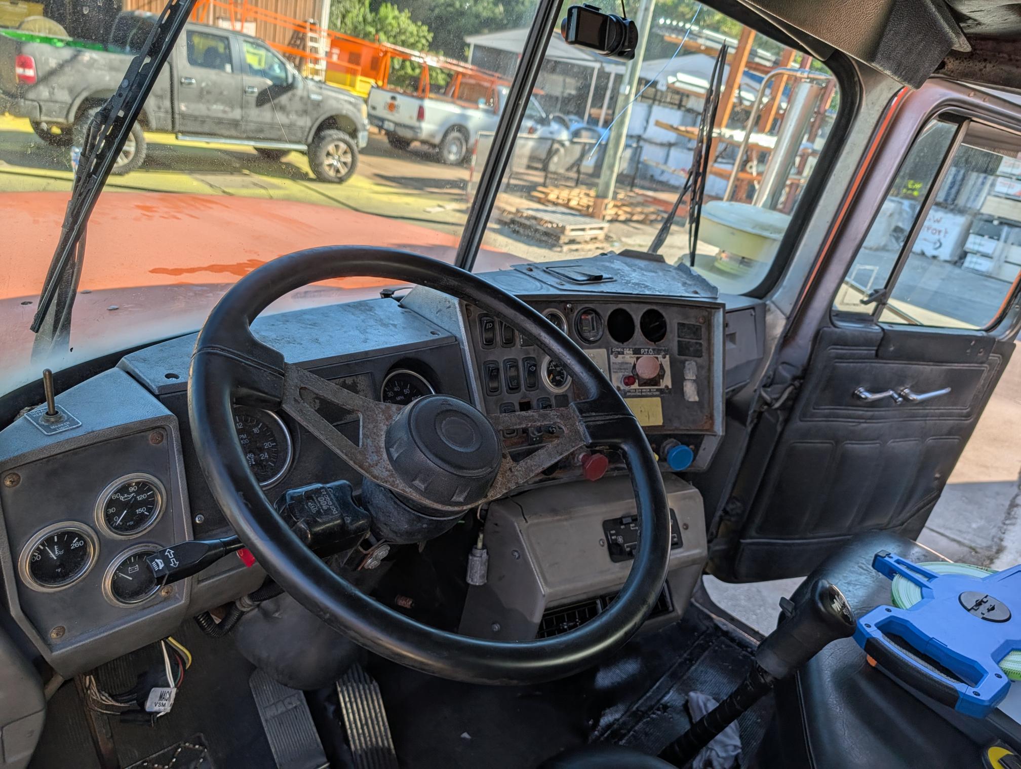 2003 MACK RD688S - Image 9