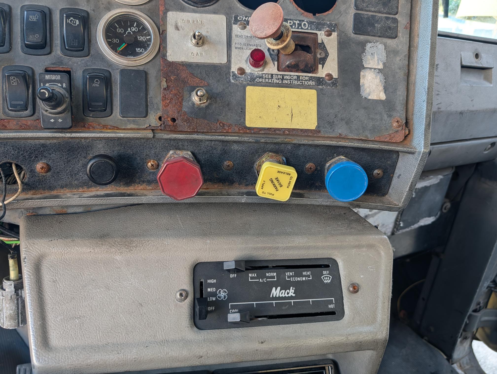 2003 MACK RD688S - Image 16