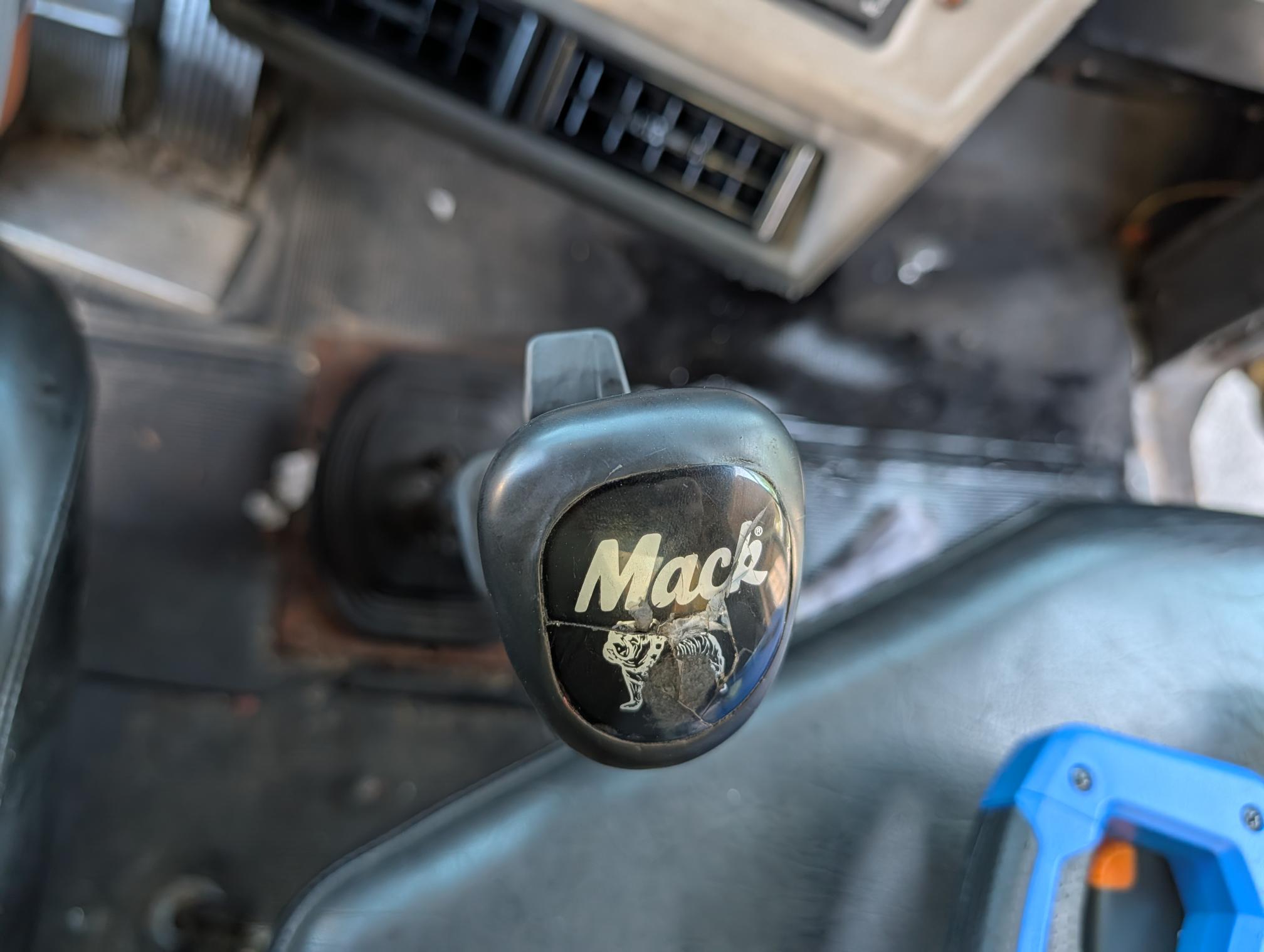 2003 MACK RD688S - Image 18