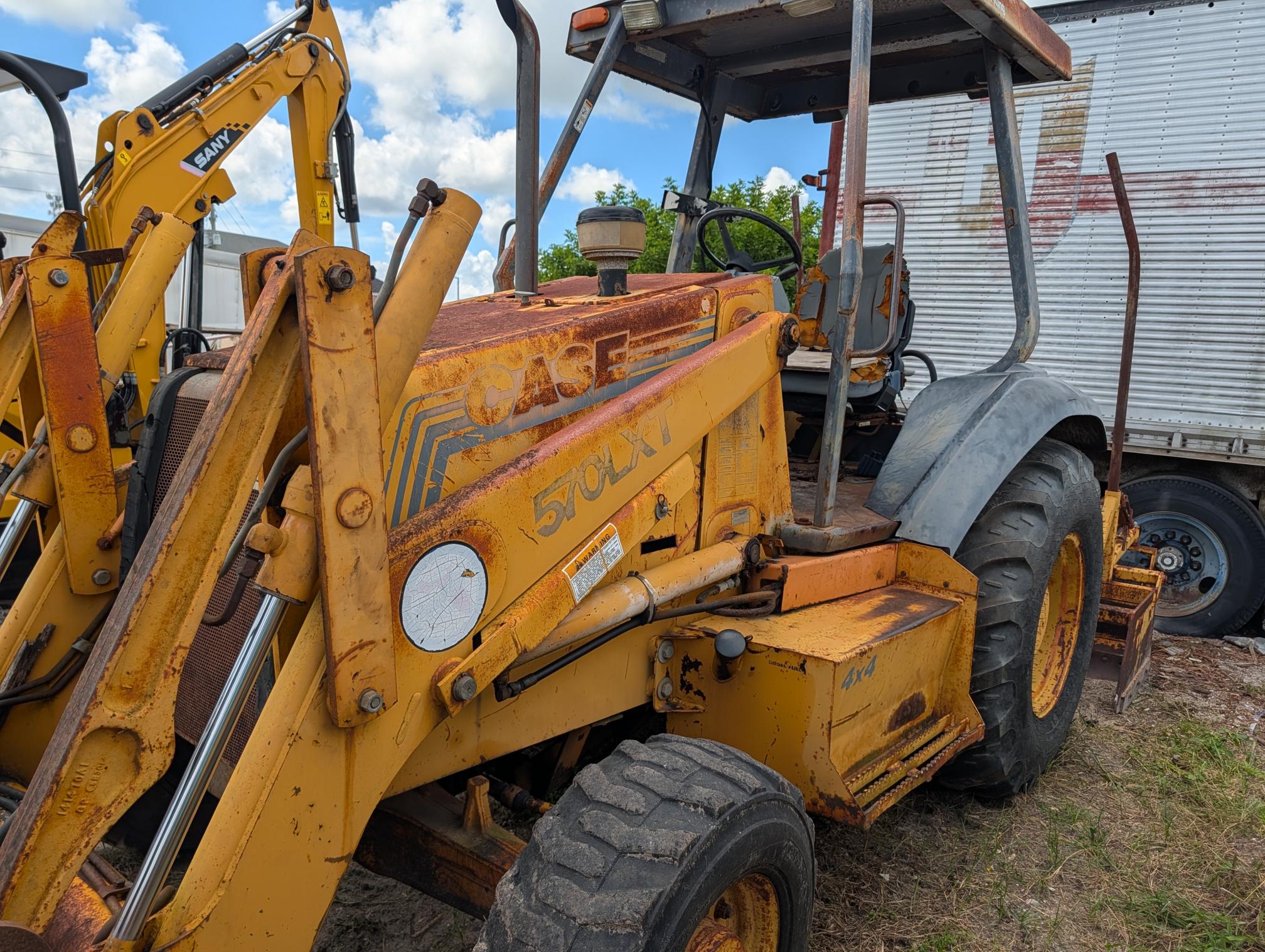 1995 CASE 570LXT - view 1 of 24