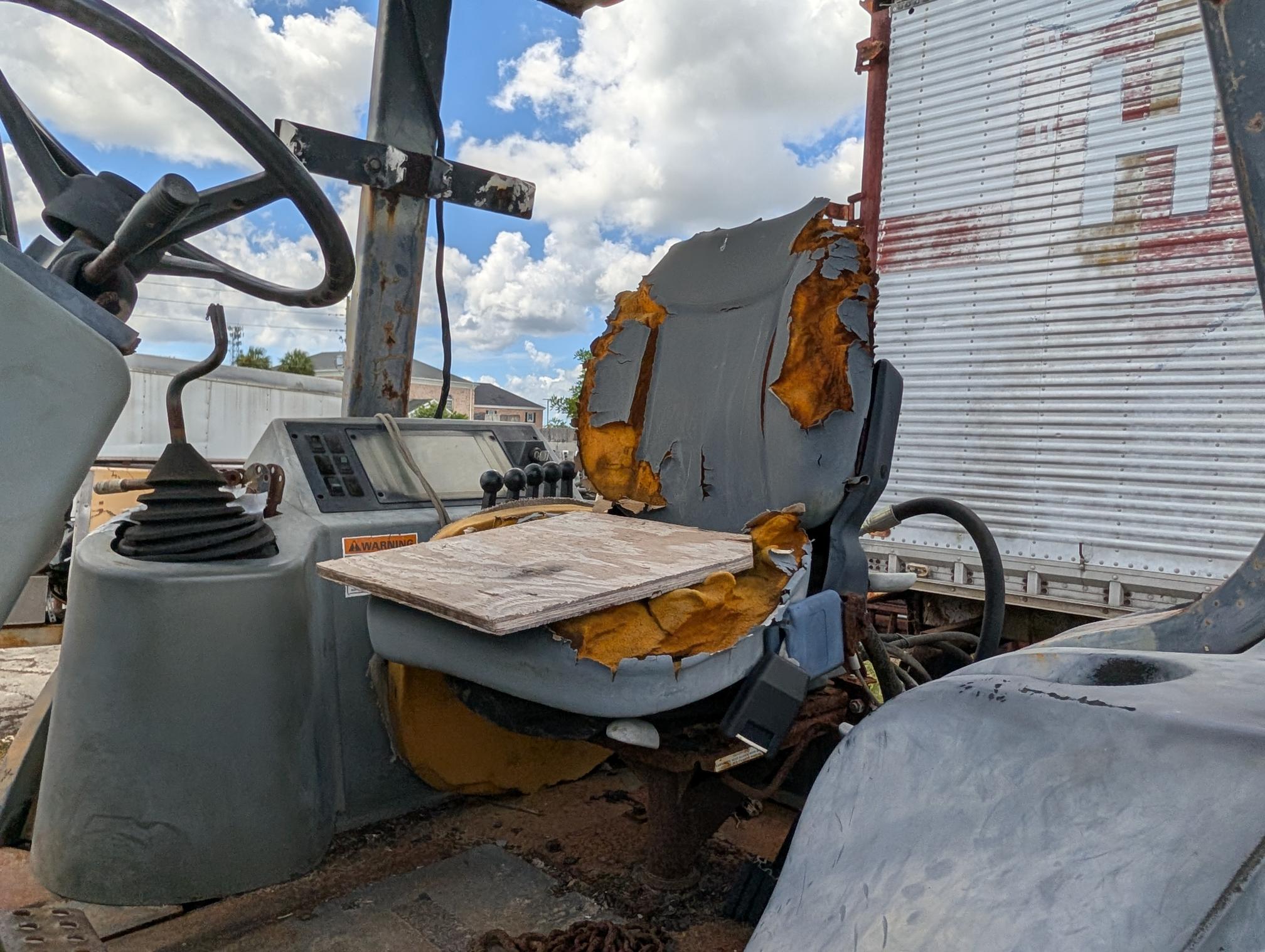 1995 CASE 570LXT - view 19 of 24