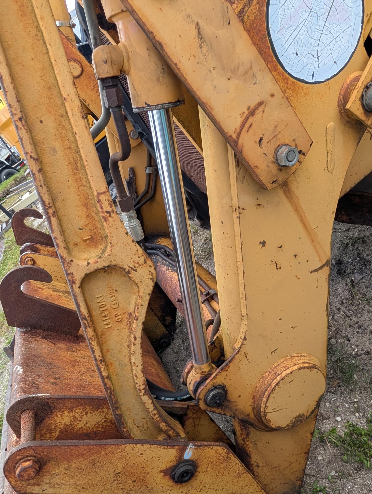 1995 CASE 570LXT - view 11 of 24