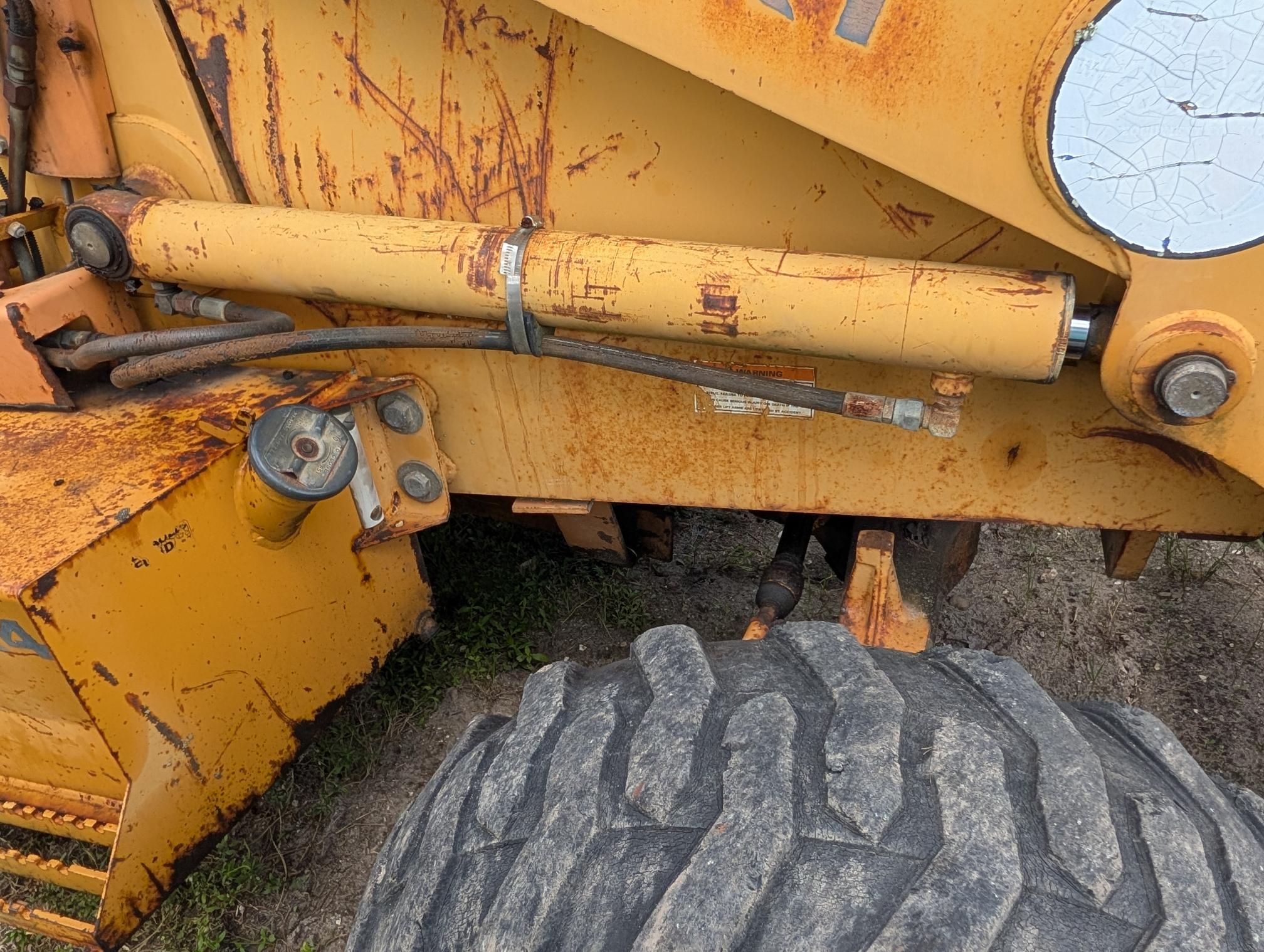 1995 CASE 570LXT - view 10 of 24