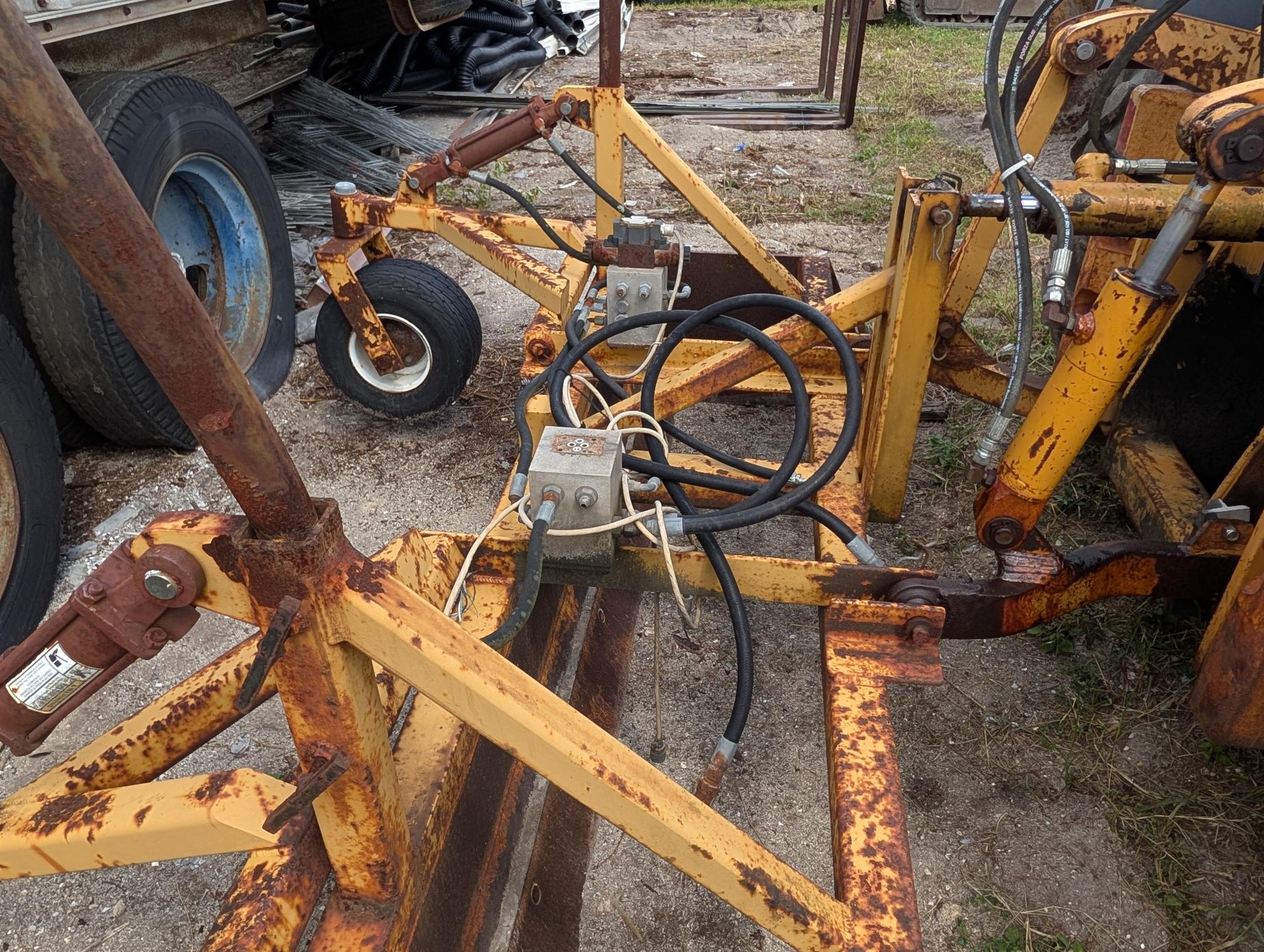 1995 CASE 570LXT - Image 4