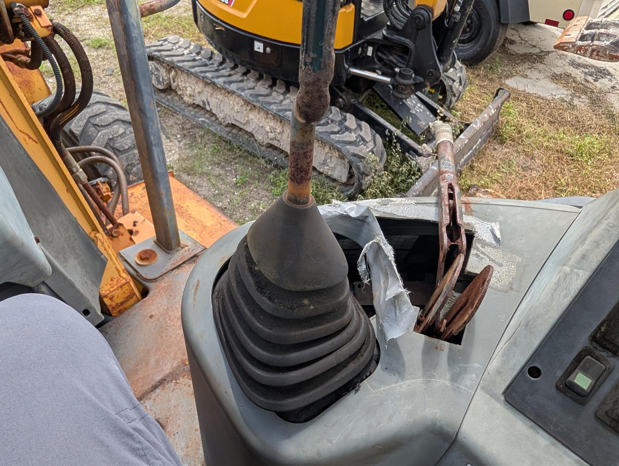 1995 CASE 570LXT - Image 21