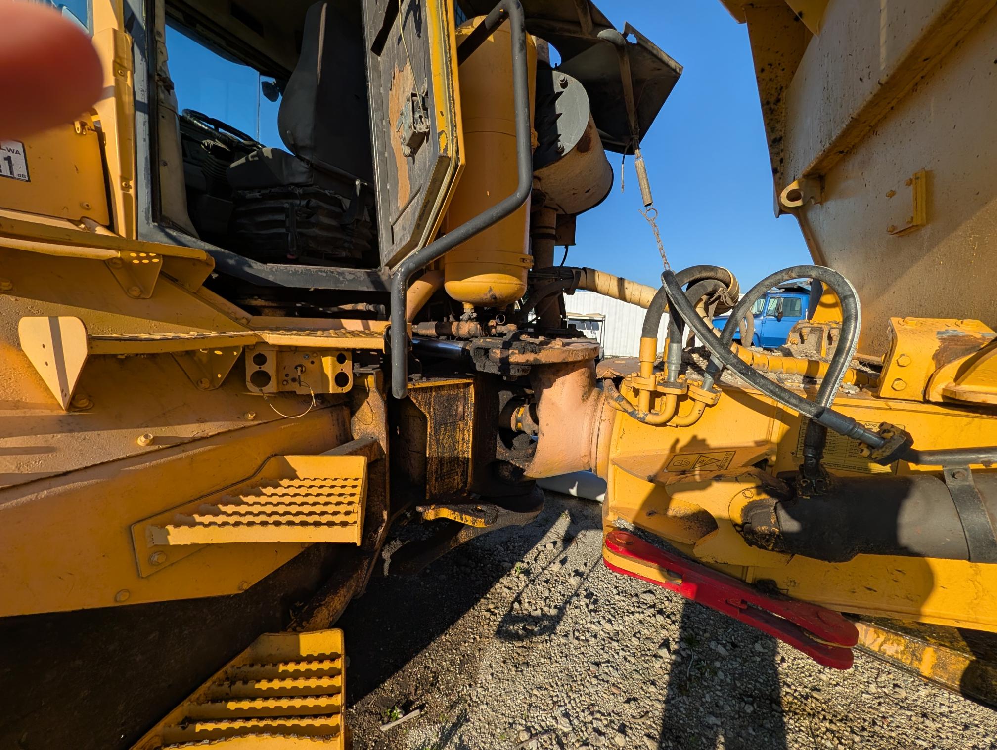 2005 VOLVO A25D - view 8 of 27