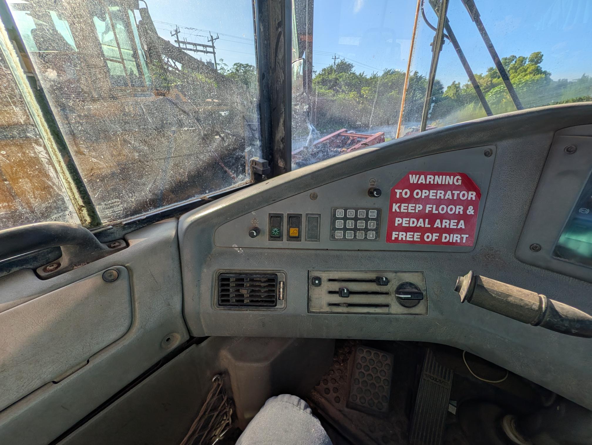 2005 VOLVO A25D - view 19 of 27