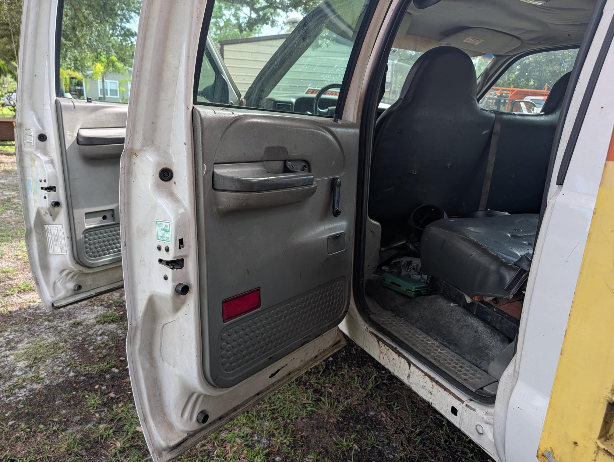 2003 FORD F550 - Image 17