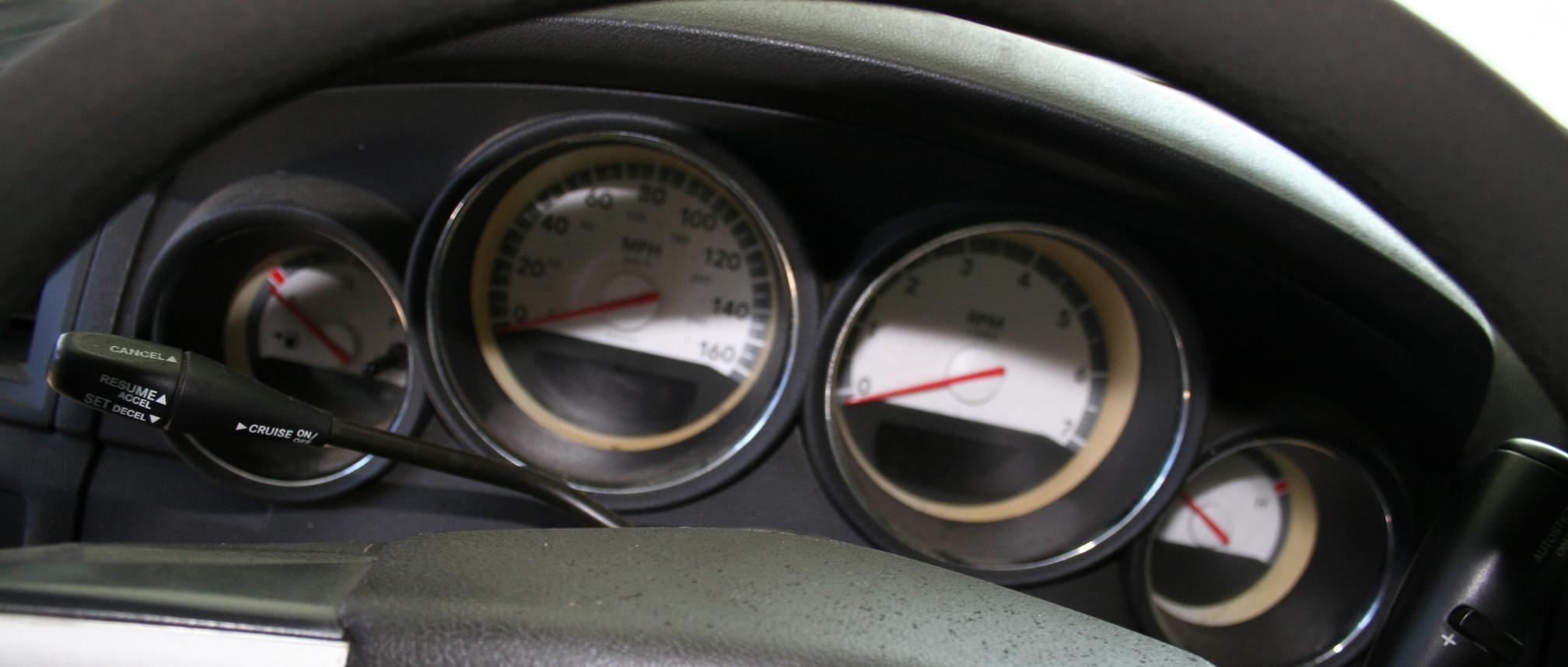 2010 DODGE Charger LX - view 7 of 12