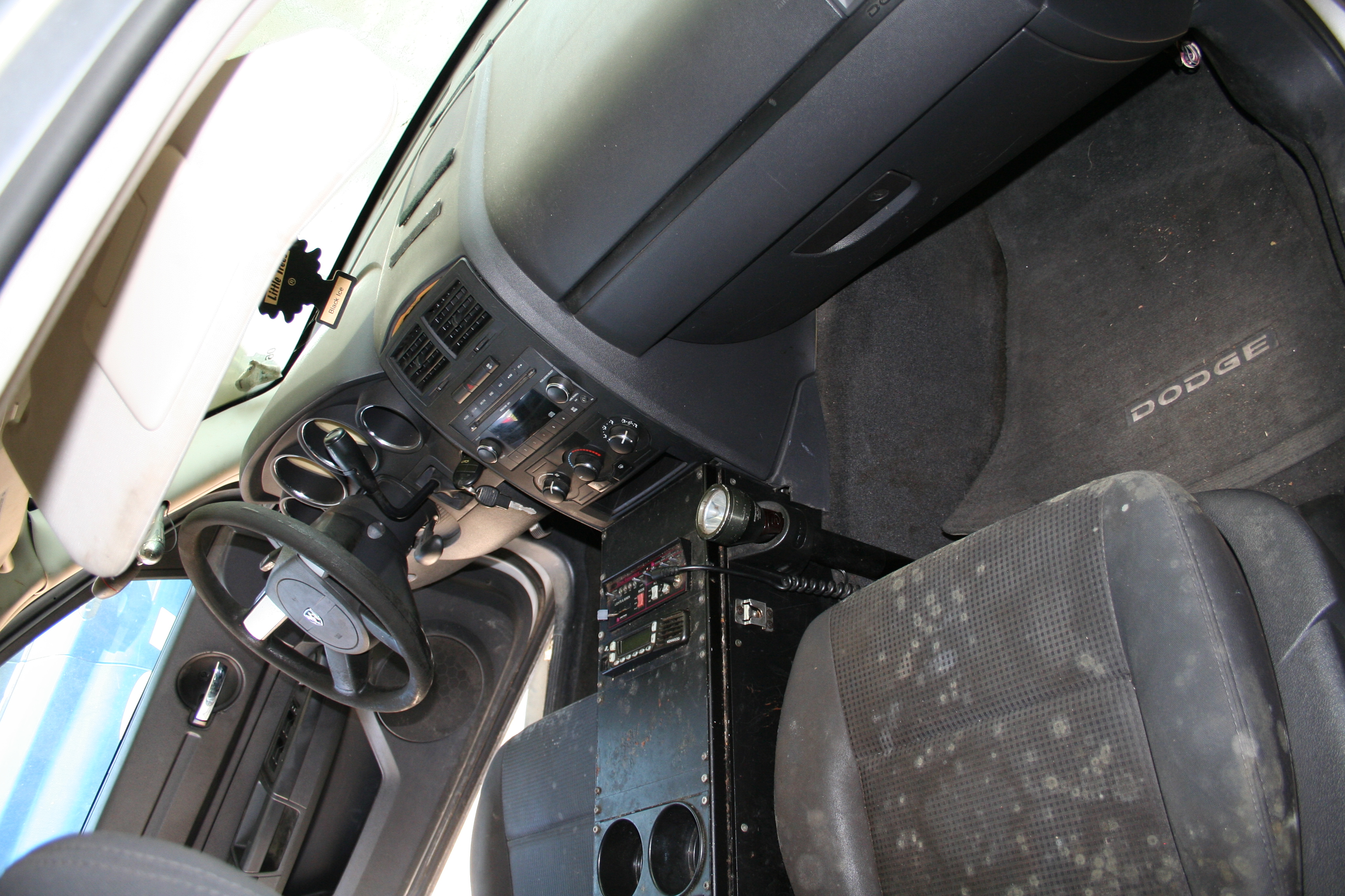 2010 DODGE Charger LX - Image 6