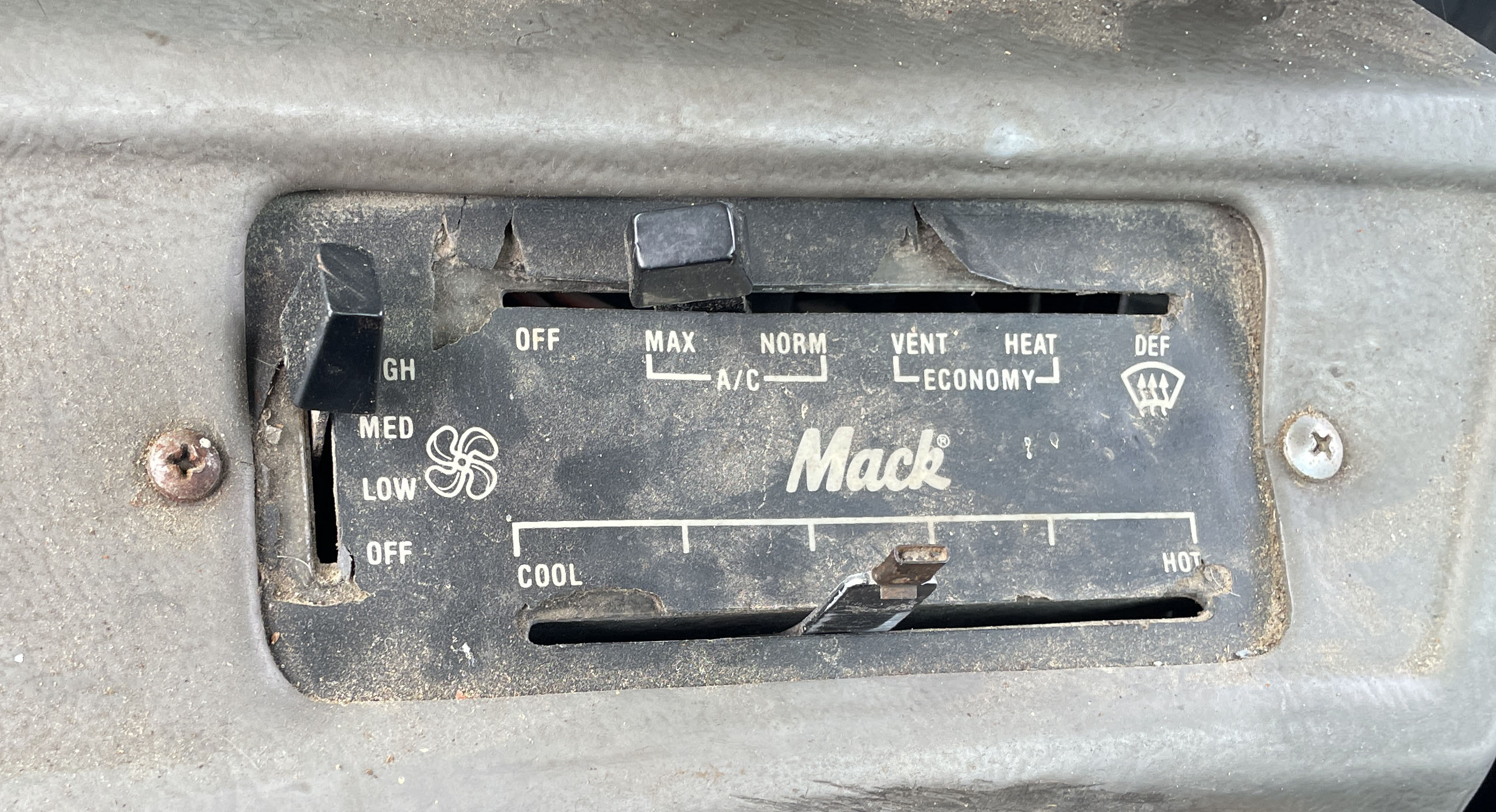 1989 MACK R688ST - Image 24