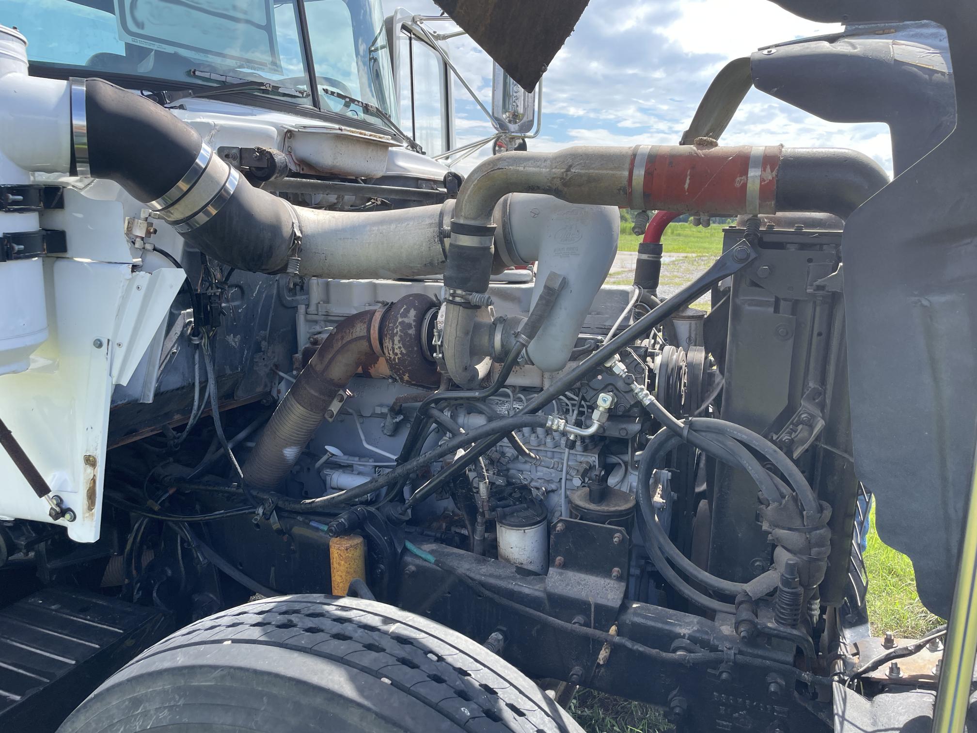 1989 MACK R688ST - Image 35