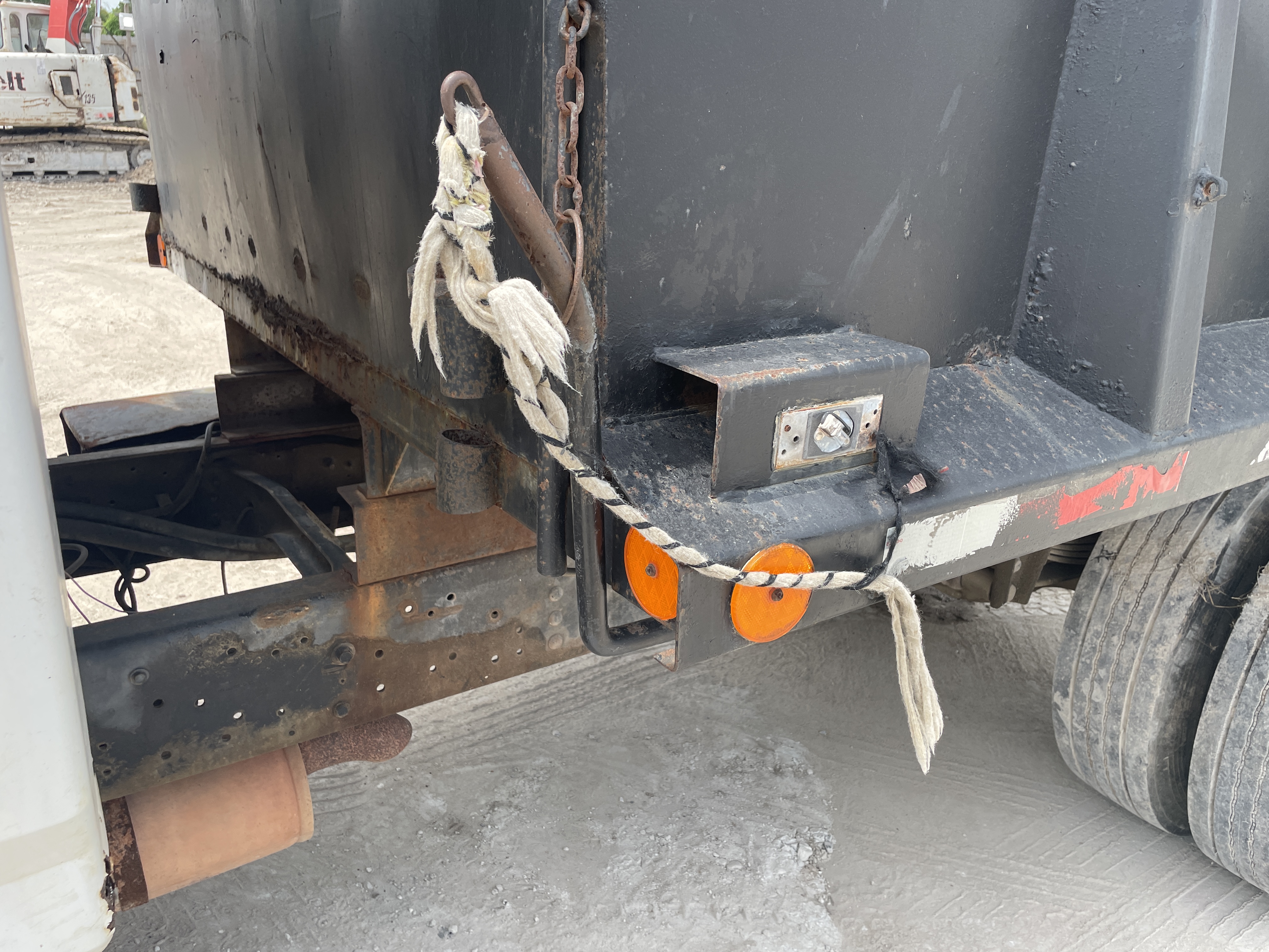 1998 FORD F700 - Image 23