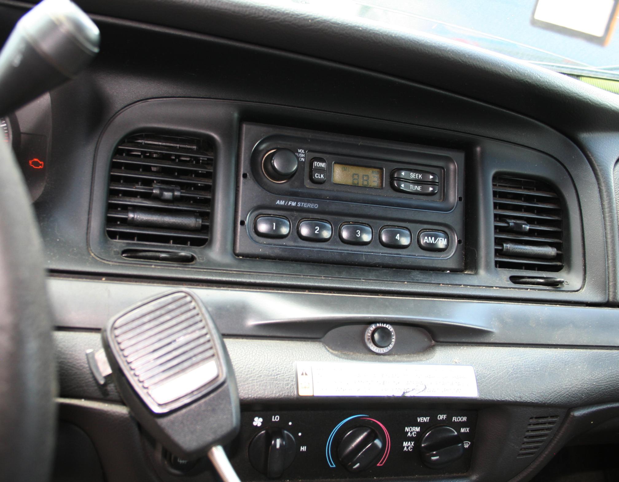 2006 FORD Crown Victoria - view 9 of 14