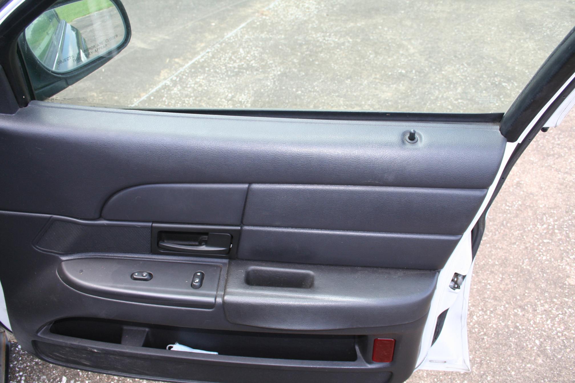 2006 FORD Crown Victoria - view 13 of 14