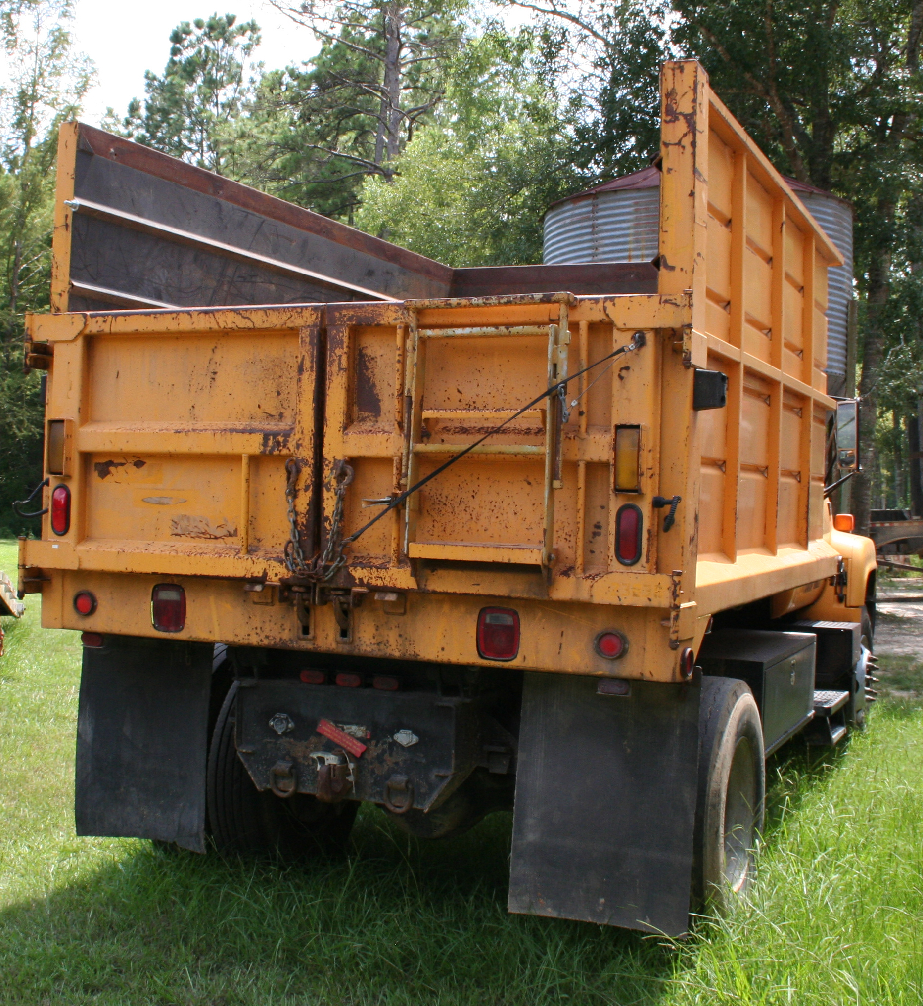 2002 GMC C7 - view 5 of 25