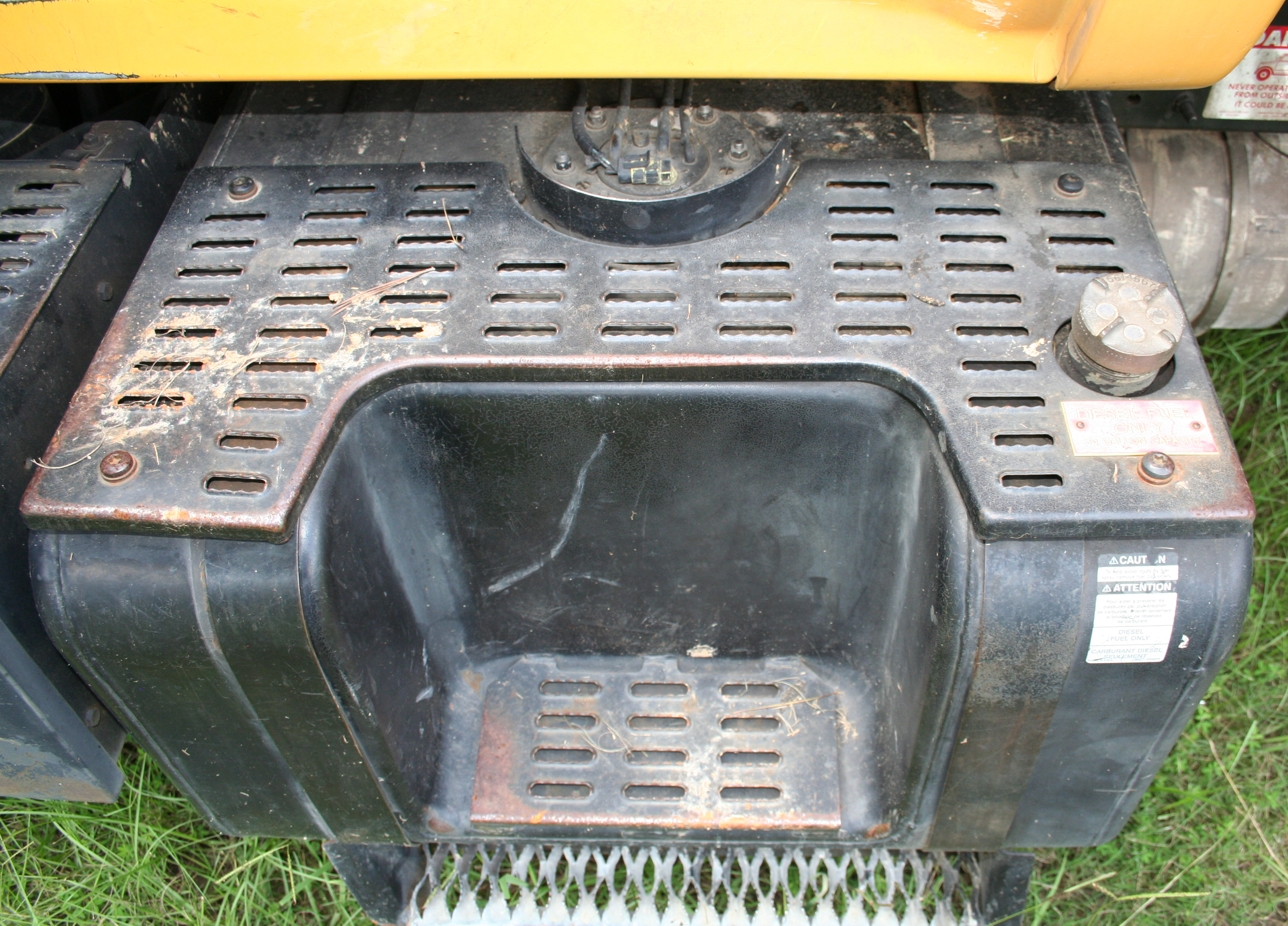 2002 GMC C7 - Image 12