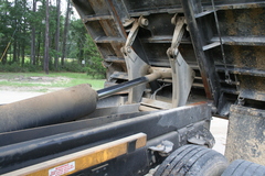 2002 GMC C7 - Image 10