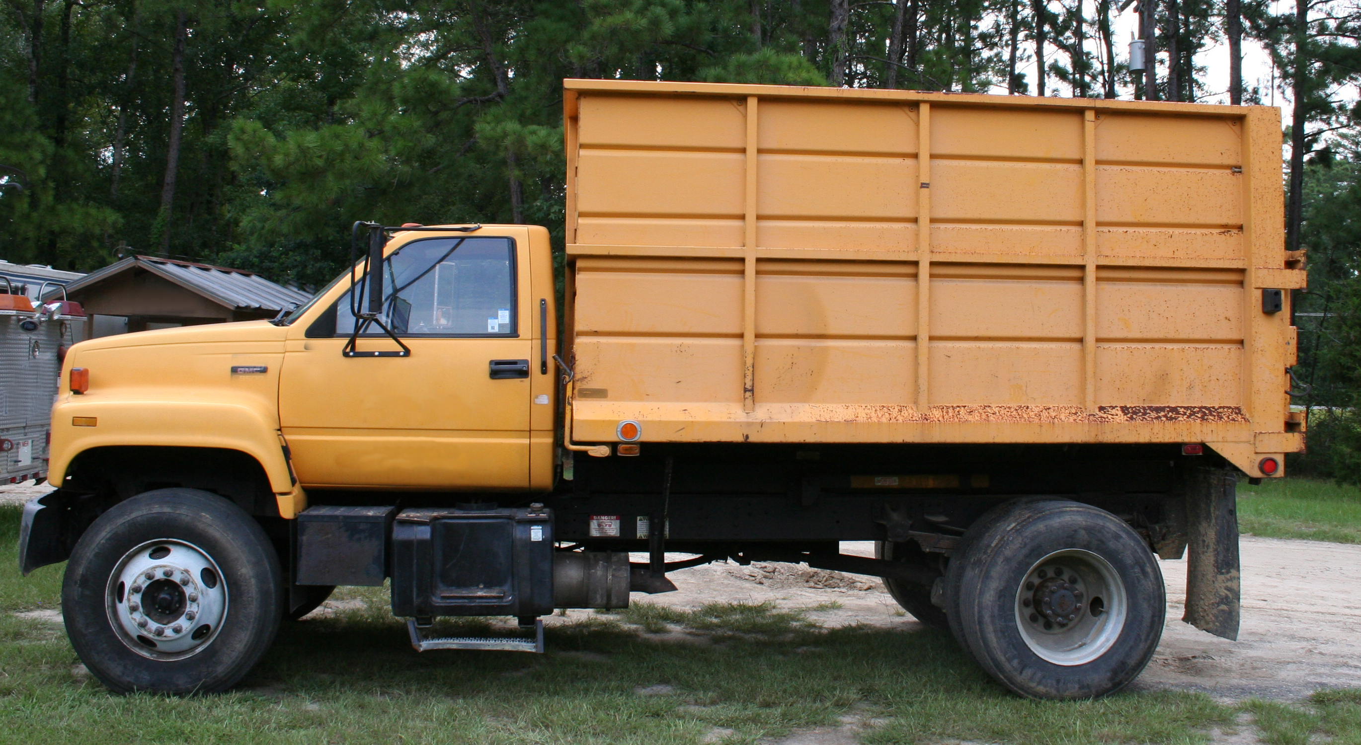 2002 GMC C7 - Image 3