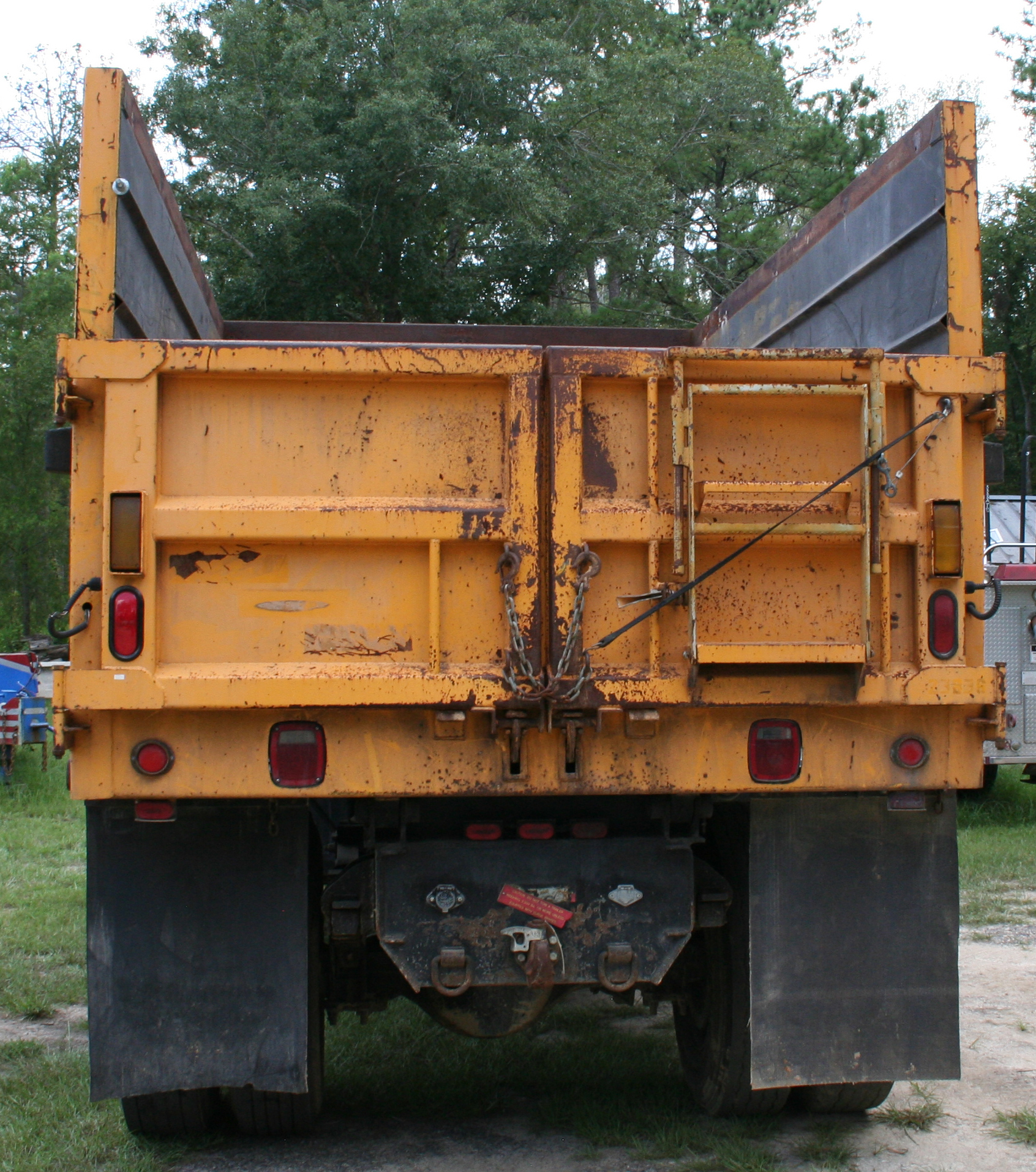 2002 GMC C7 - Image 4