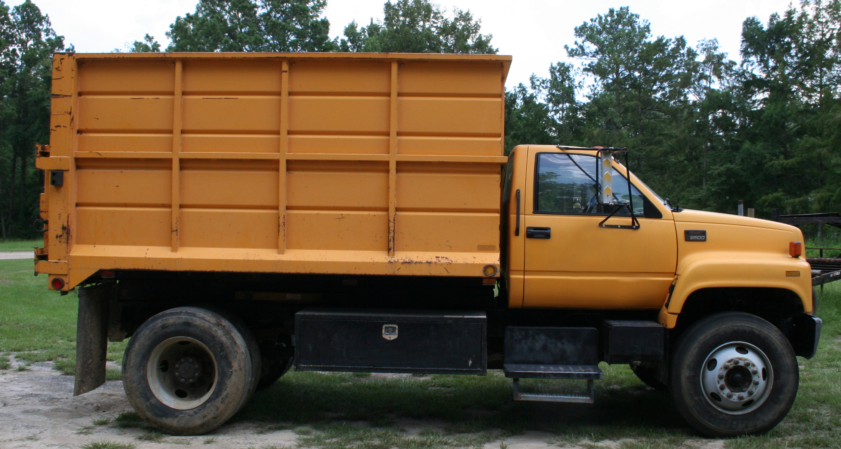 2002 GMC C7 - view 6 of 25