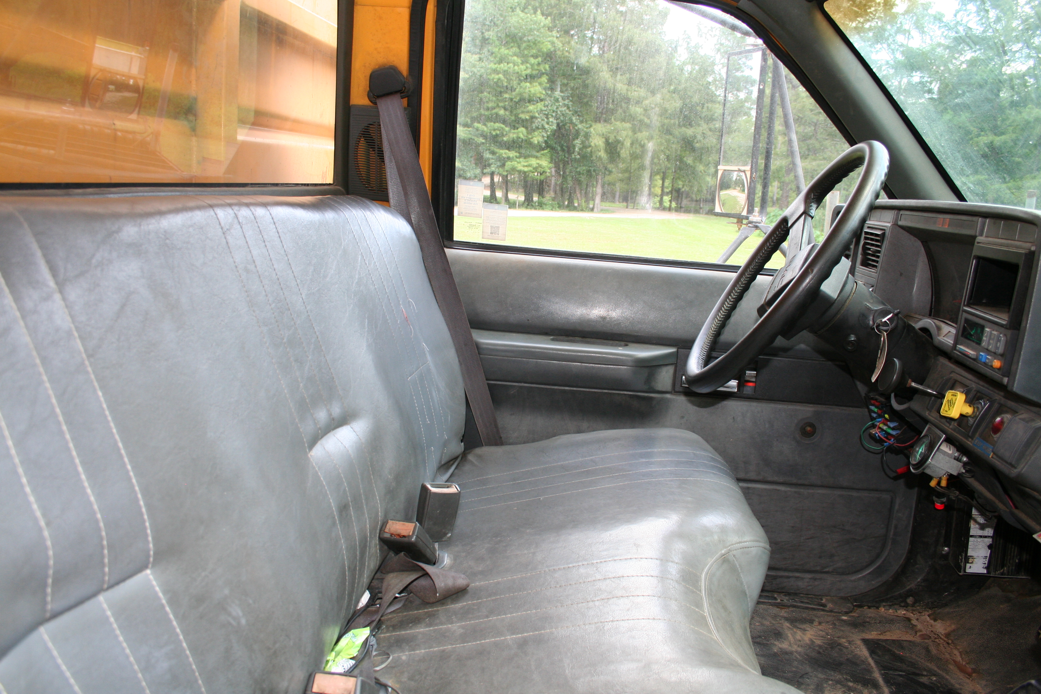 2002 GMC C7 - Image 19