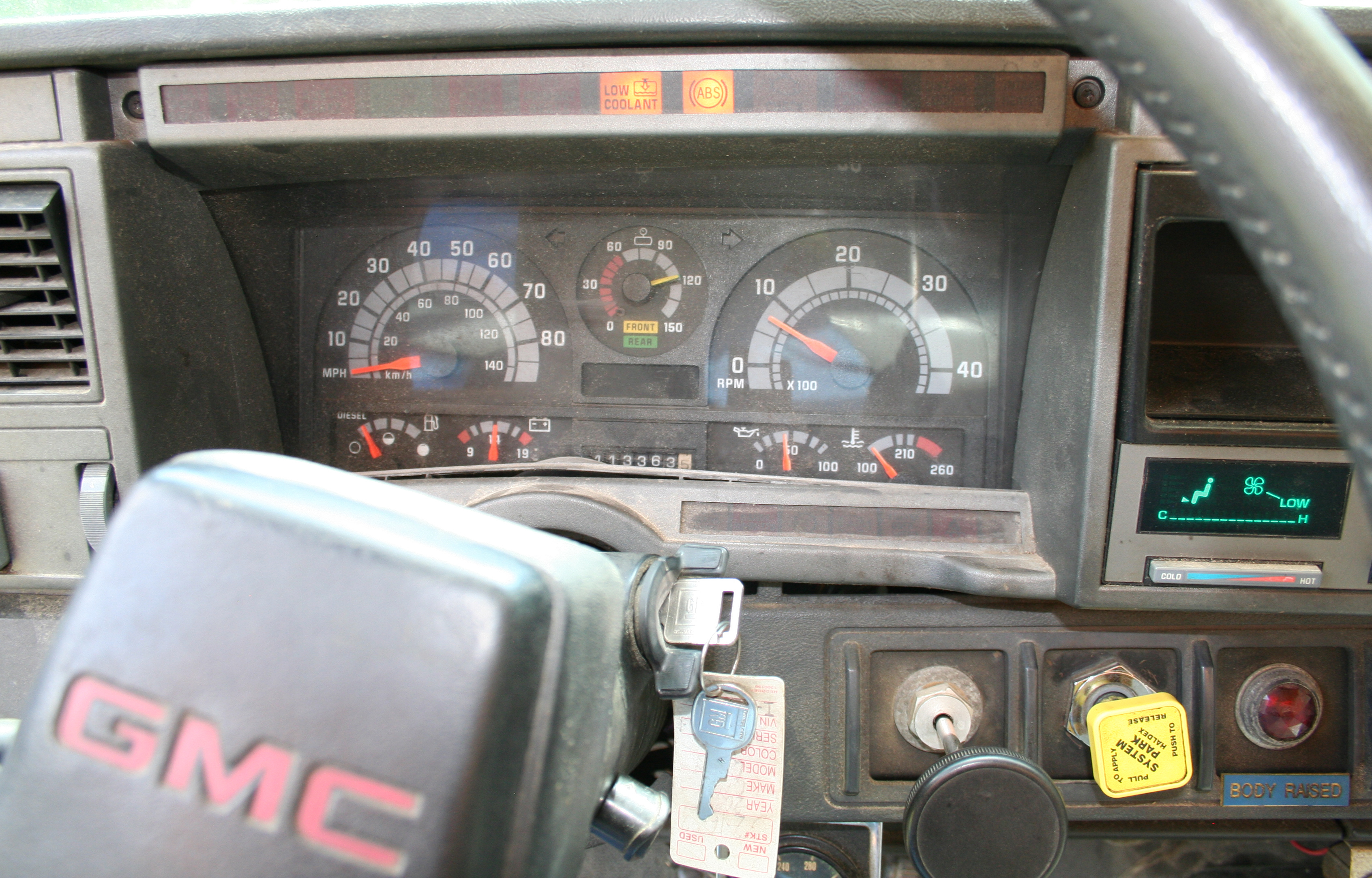 2002 GMC C7 - Image 22