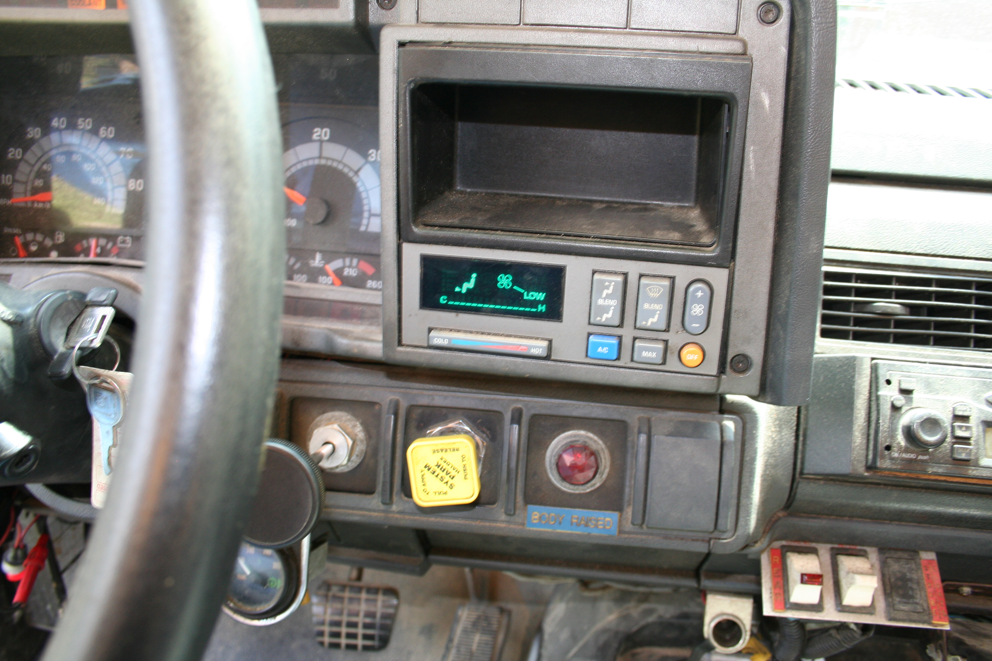 2002 GMC C7 - Image 24