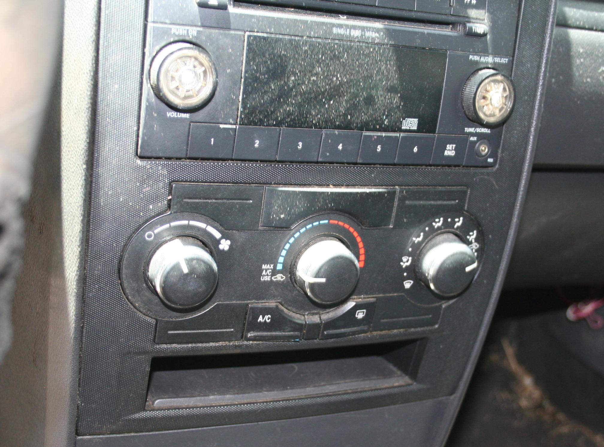 2010 DODGE Charger LX - view 11 of 12