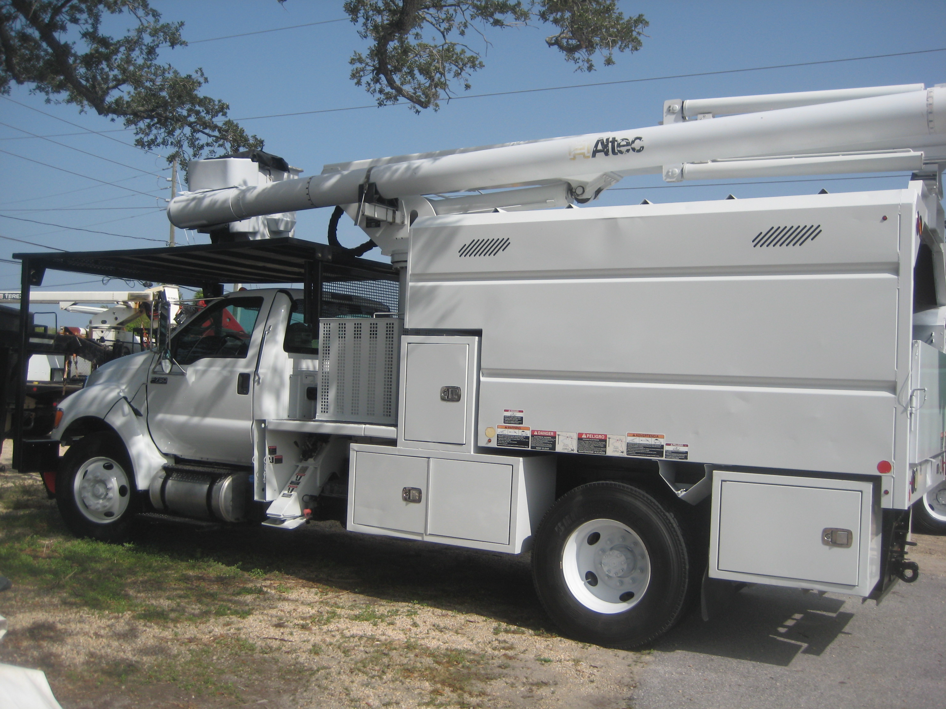 2013 FORD F750 - Image 3