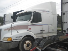 2002 VOLVO VNL Series - Image 2