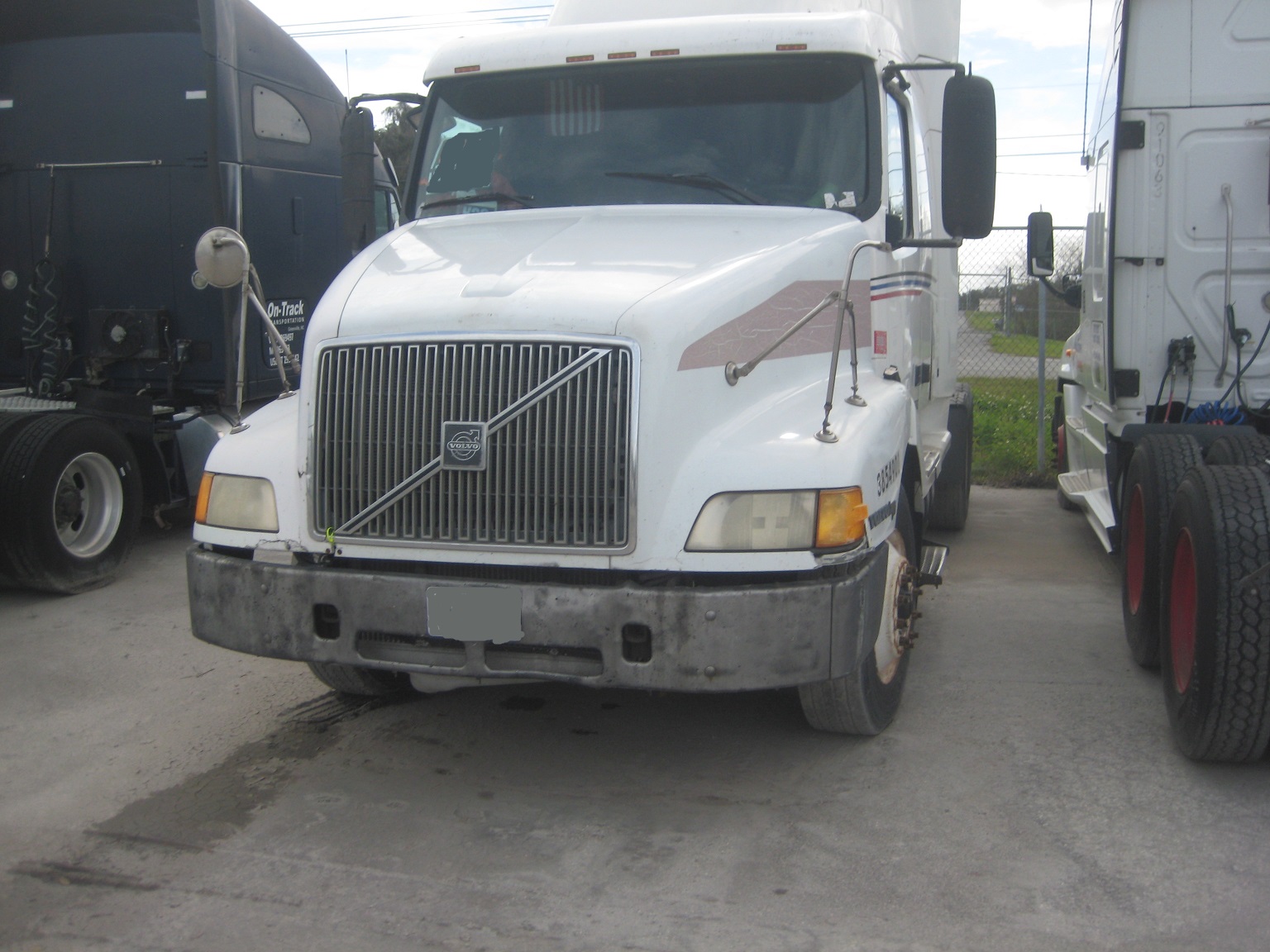 2002 VOLVO VNL Series - view 3 of 8