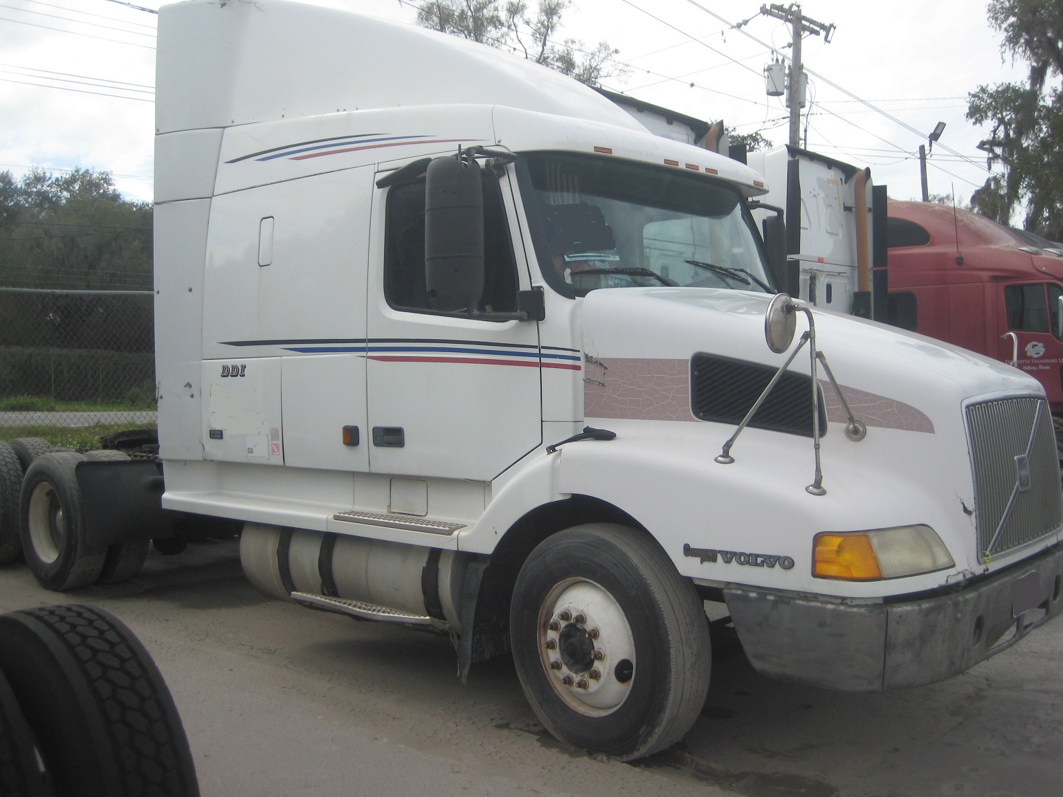 2002 VOLVO VNL Series