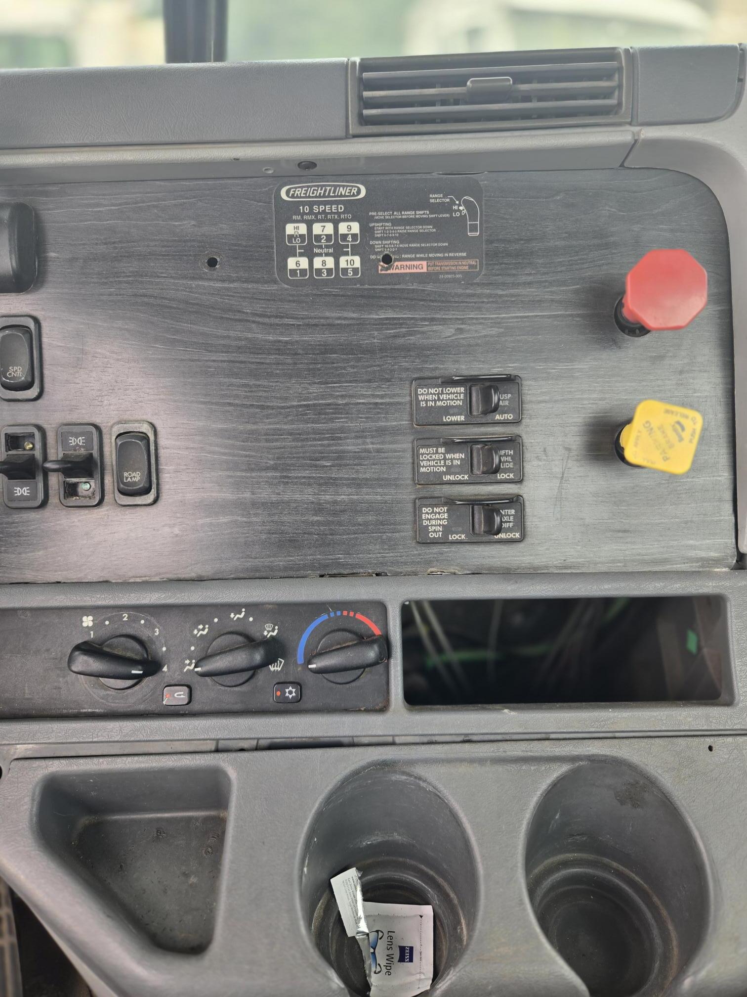 2007 FREIGHTLINER Columbia - view 8 of 11