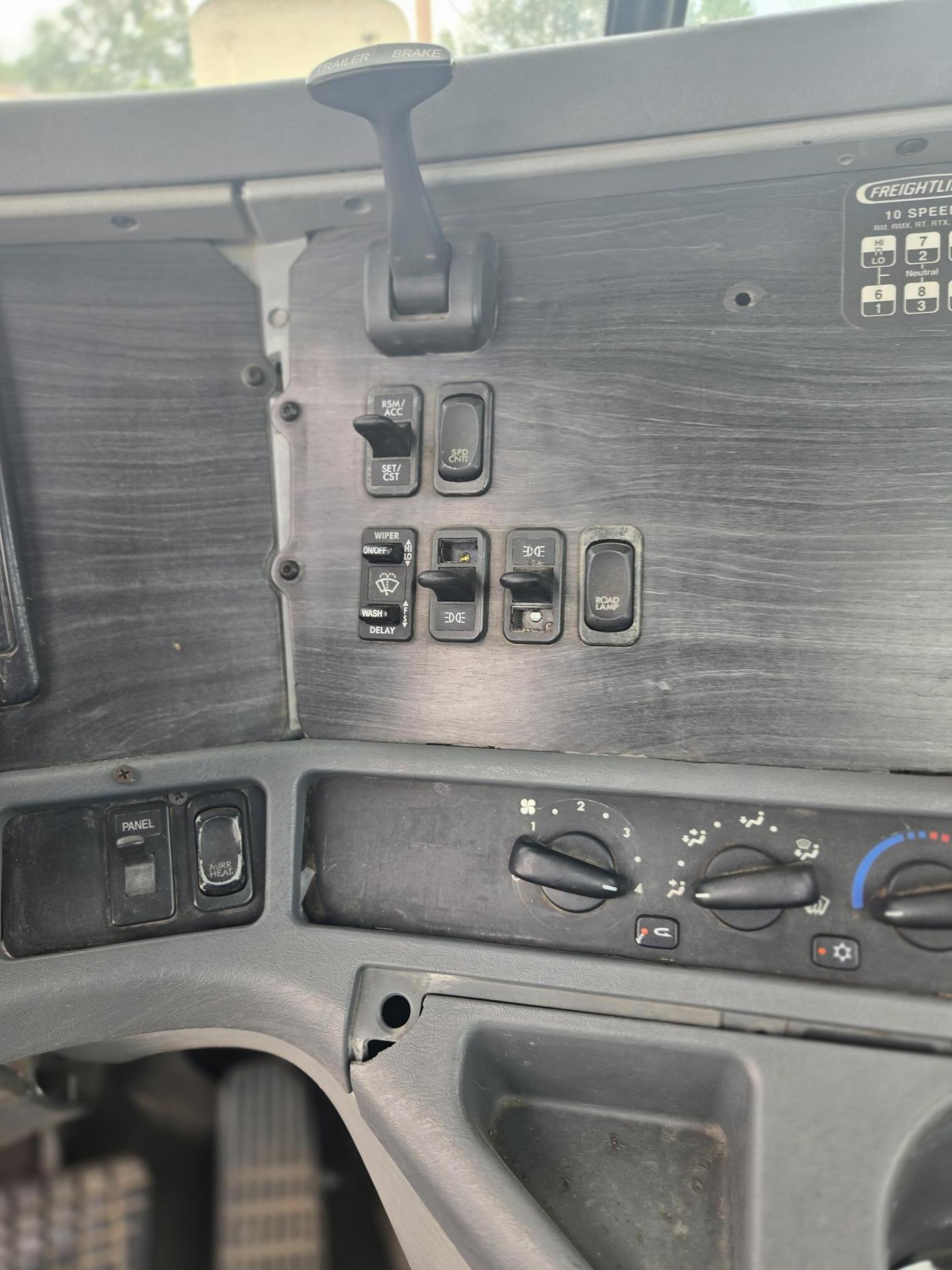 2007 FREIGHTLINER Columbia - Image 9