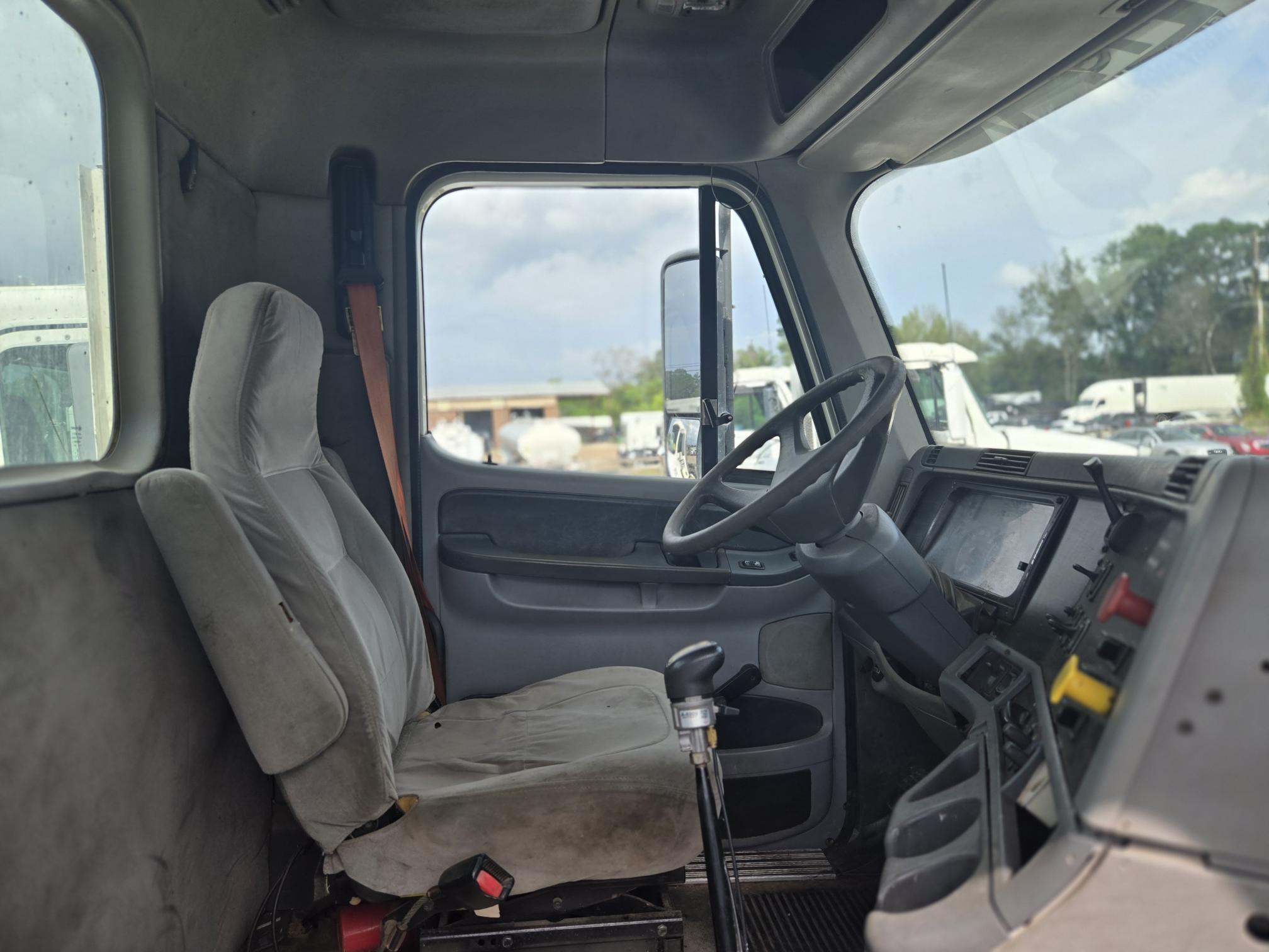 2007 FREIGHTLINER Columbia - Image 7