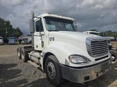 2005 FREIGHTLINER Columbia - Image 2