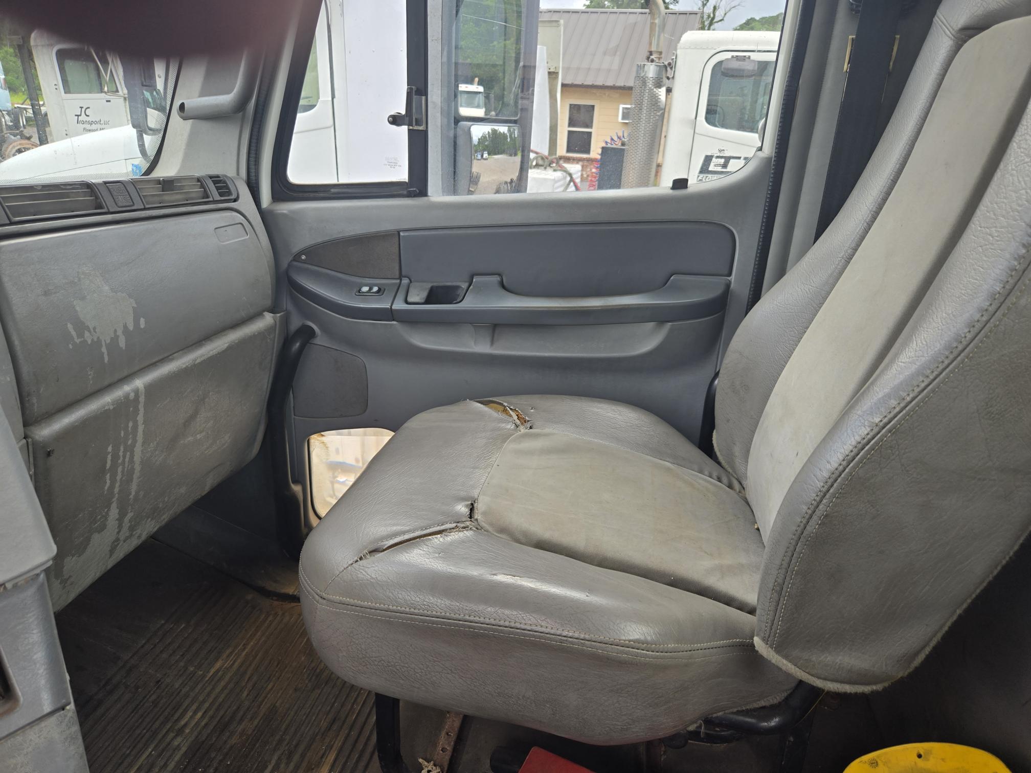 2005 FREIGHTLINER Columbia - view 16 of 17