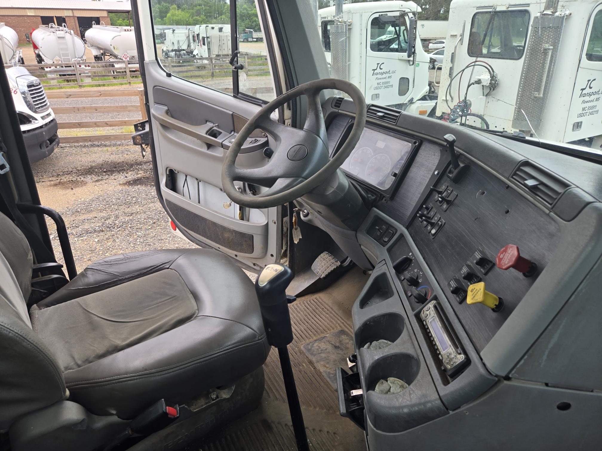 2005 FREIGHTLINER Columbia - Image 17
