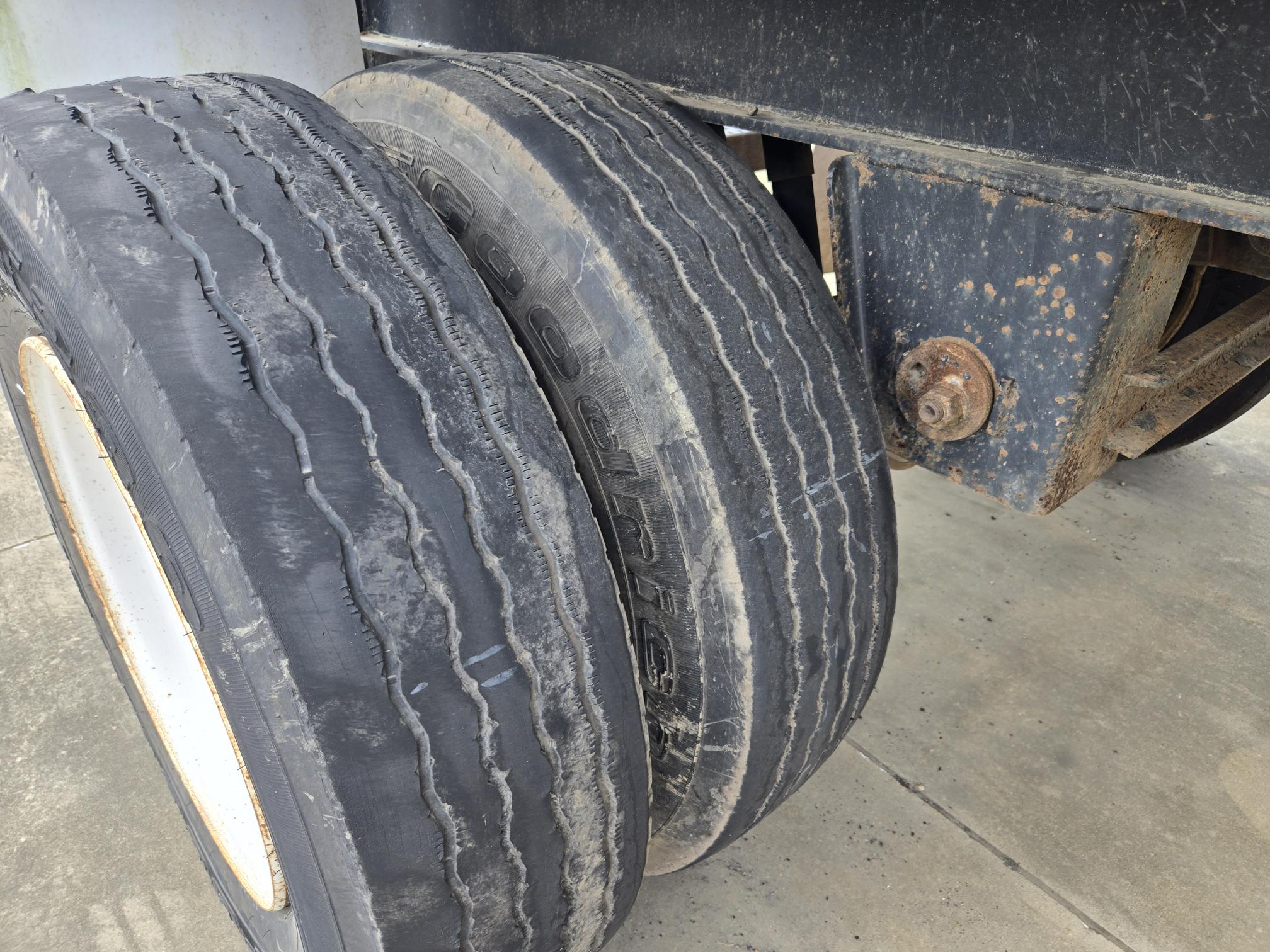 2000 UTILITY 48 x 102 - Image 12