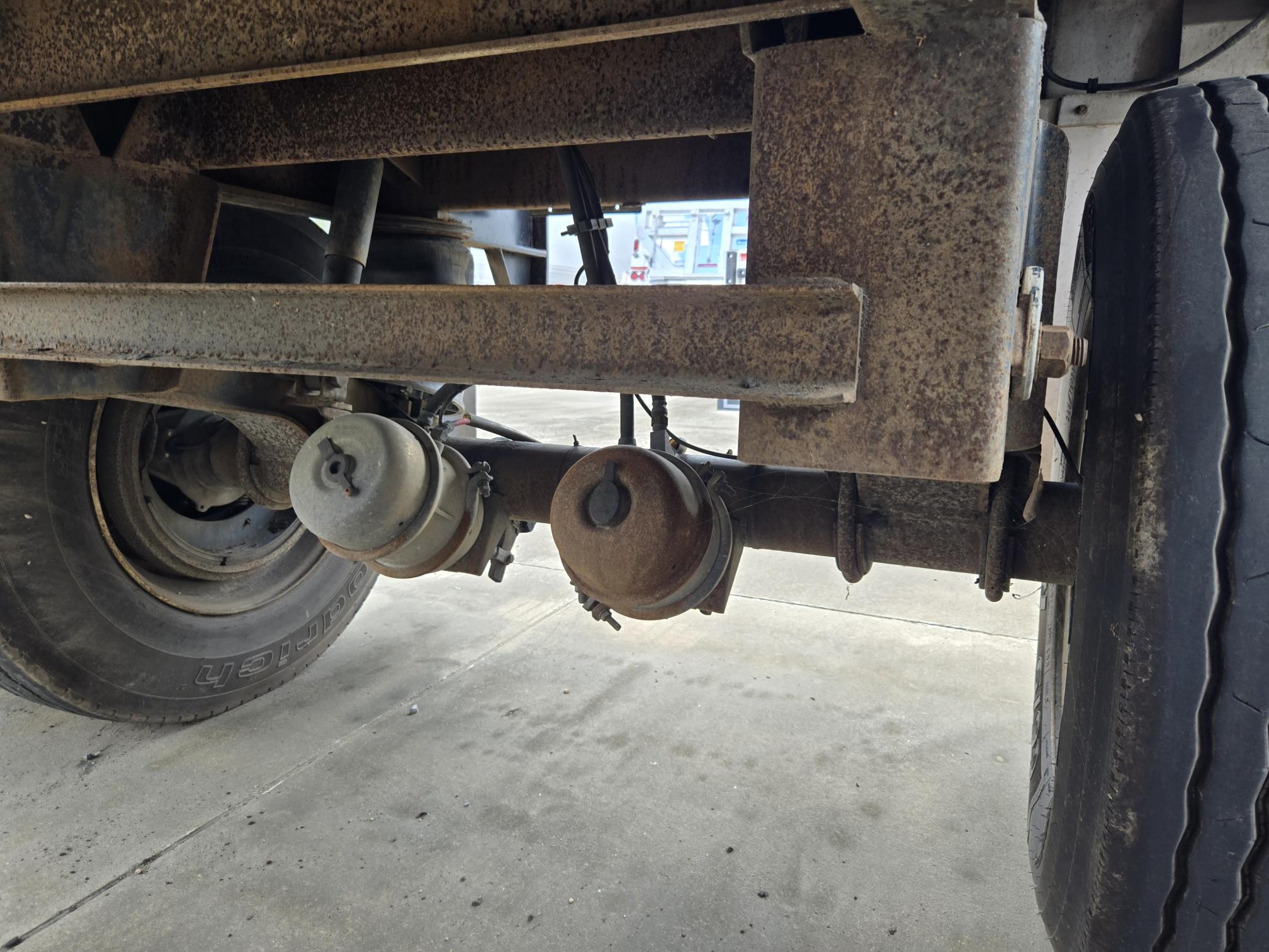 2000 UTILITY 48 x 102 - Image 16