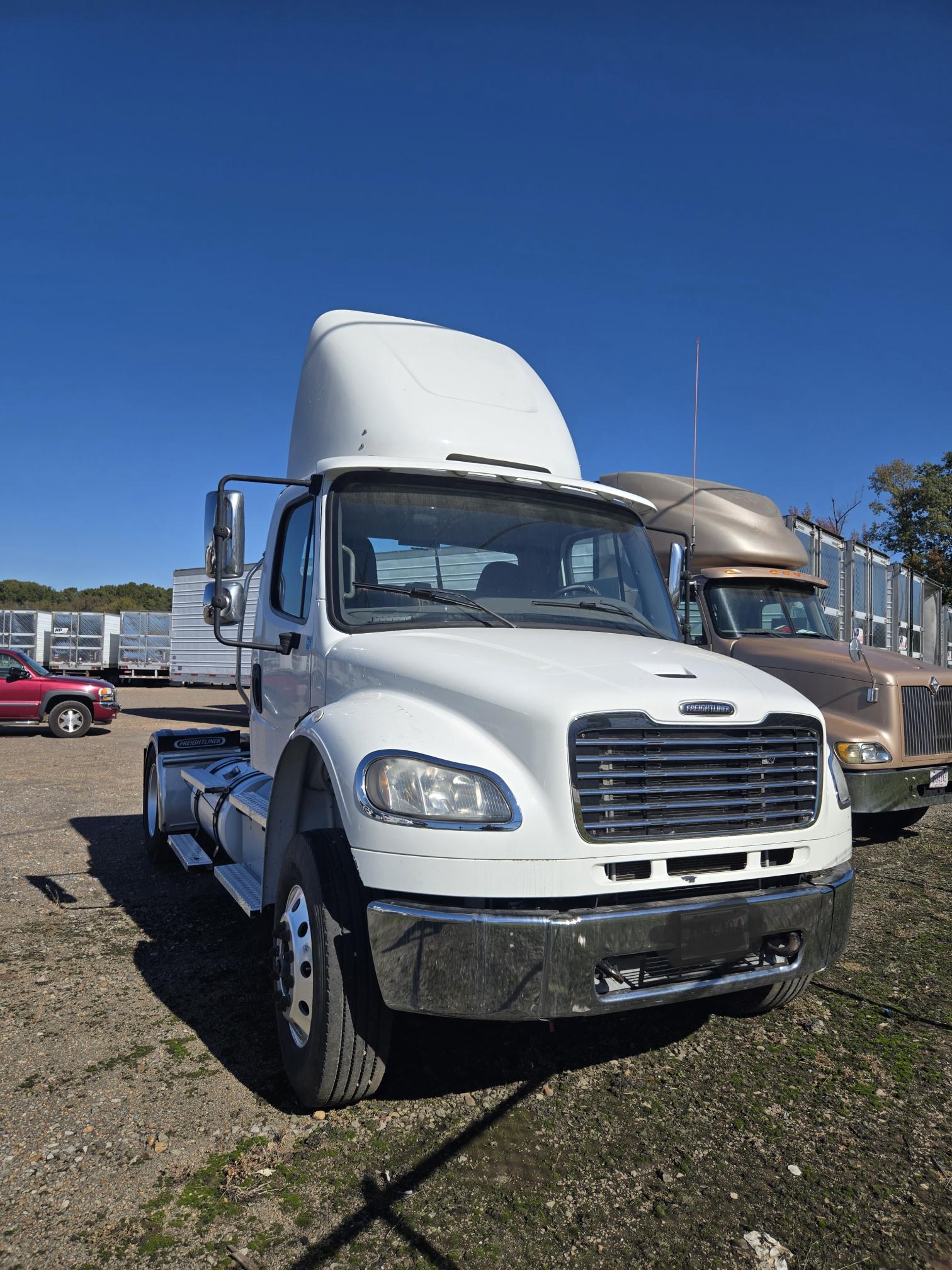 2020 FREIGHTLINER Business Class M2 106 - view 3 of 18