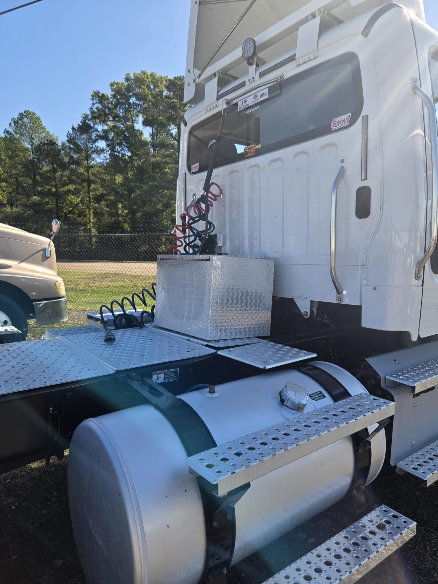 2020 FREIGHTLINER Business Class M2 106 - view 8 of 18