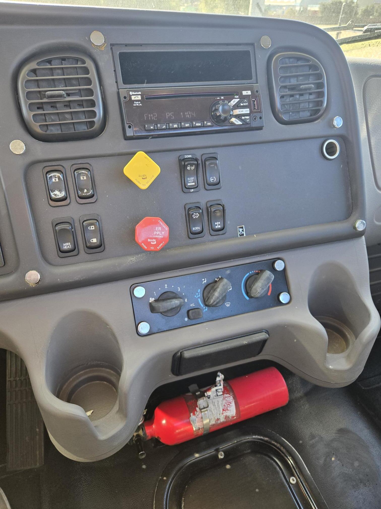 2020 FREIGHTLINER Business Class M2 106 - Image 15