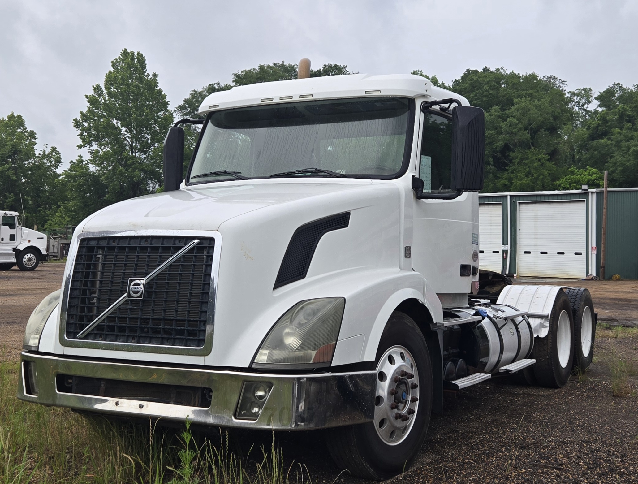 2013 VOLVO VNL - Image 3