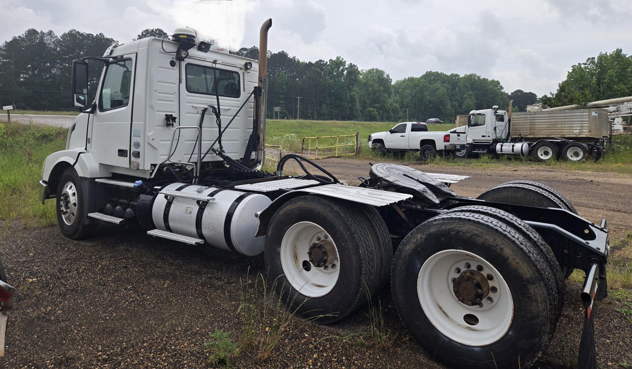 2013 VOLVO VNL - Image 4