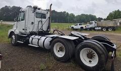2013 VOLVO VNL - Image 4