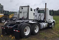 2013 VOLVO VNL - Image 6