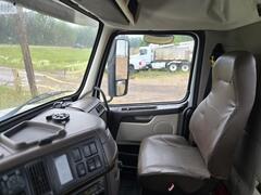 2013 VOLVO VNL - Image 9